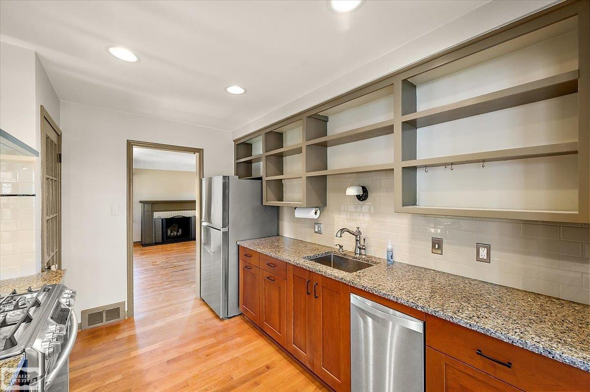 912 Cedar Hill Drive, Royal Oak, MI 48067 — Photo 16