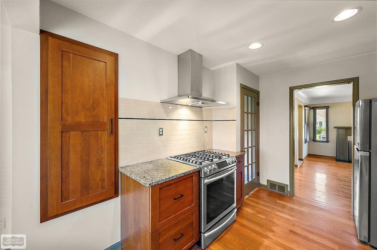 912 Cedar Hill Drive, Royal Oak, MI 48067 — Photo 17