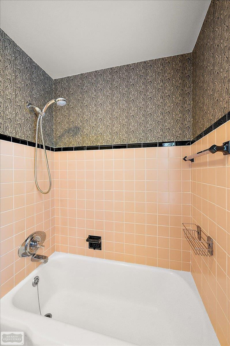 912 Cedar Hill Drive, Royal Oak, MI 48067 — Photo 21