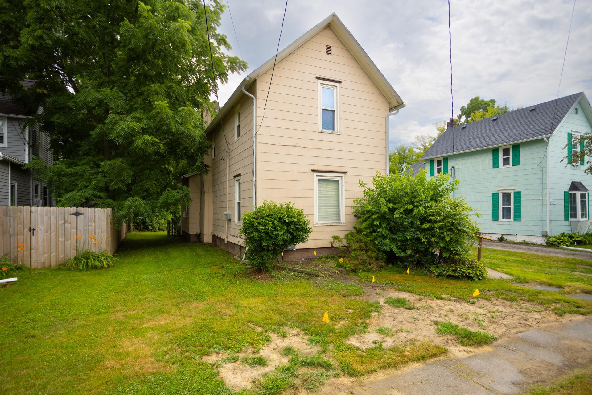 526 E Williams Street, Owosso, MI 48867 — front exterior
