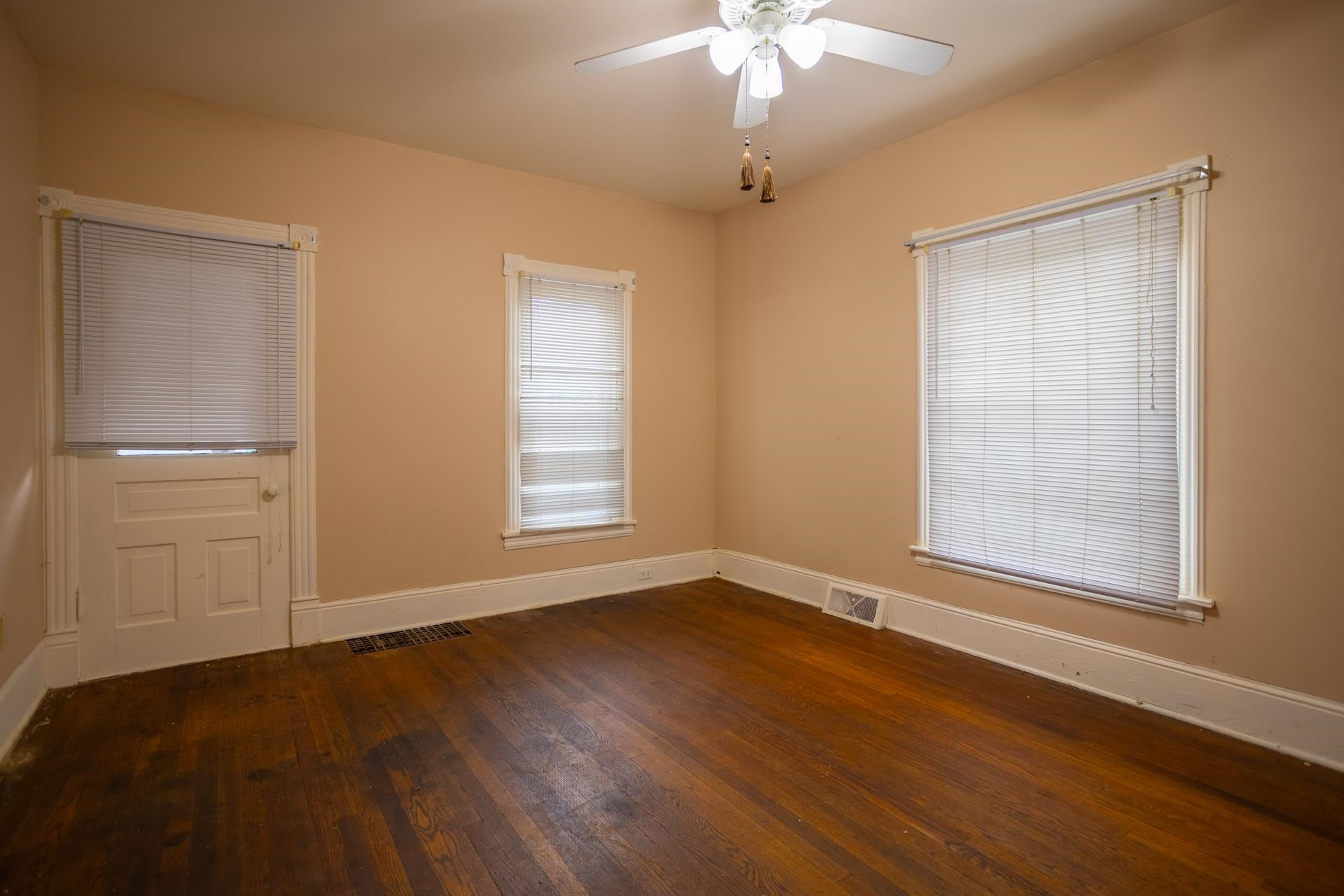 526 E Williams Street, Owosso, MI 48867 — Photo 3
