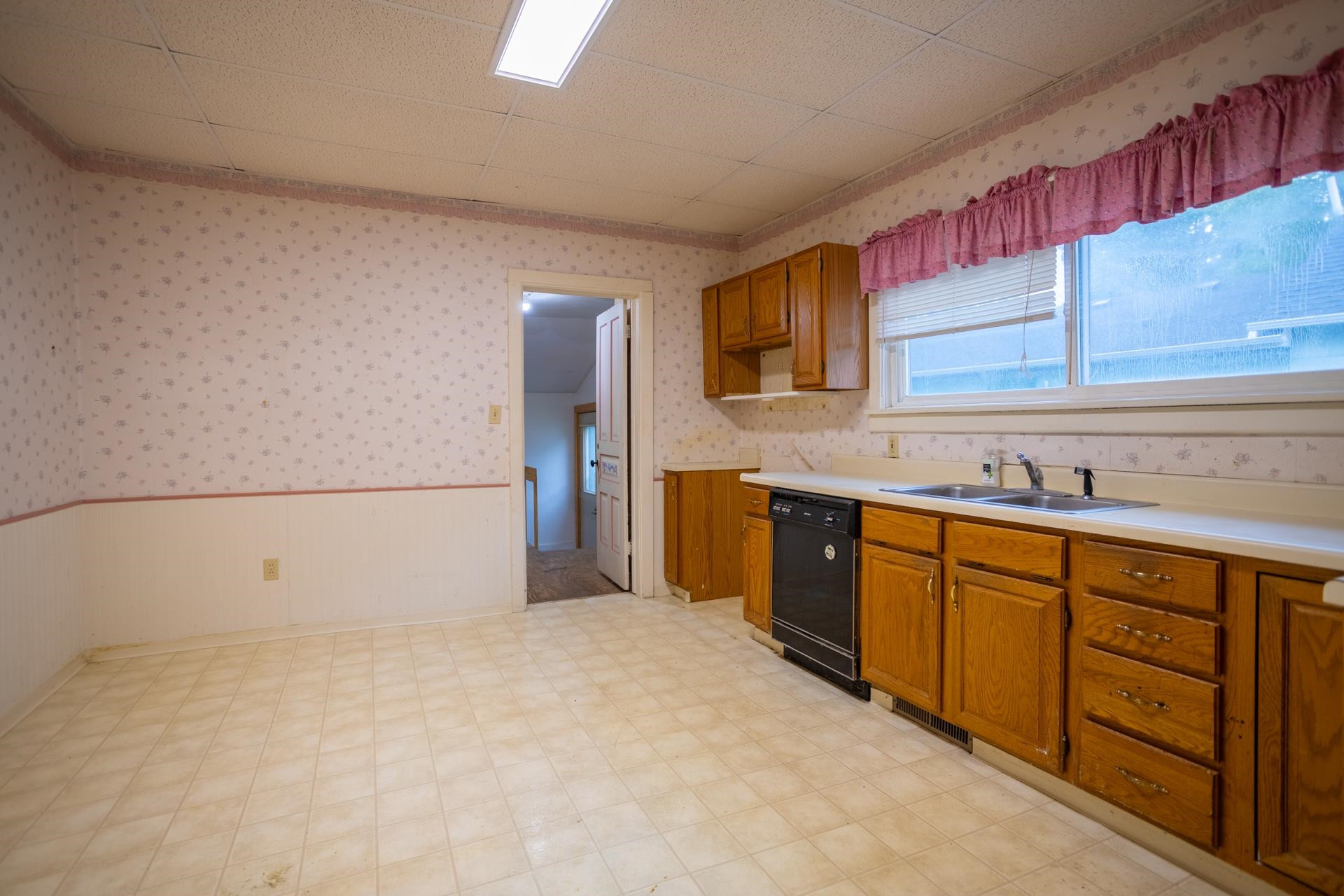 526 E Williams Street, Owosso, MI 48867 — Photo 4