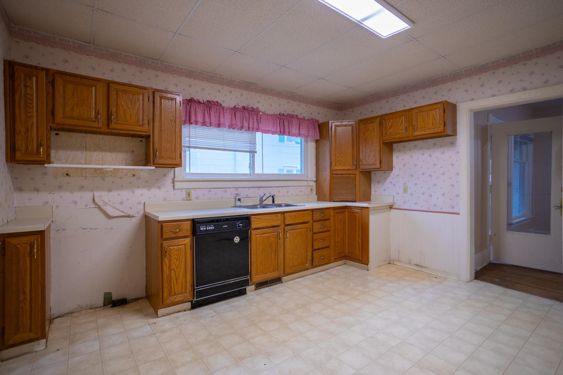 526 E Williams Street, Owosso, MI 48867 — Photo 5
