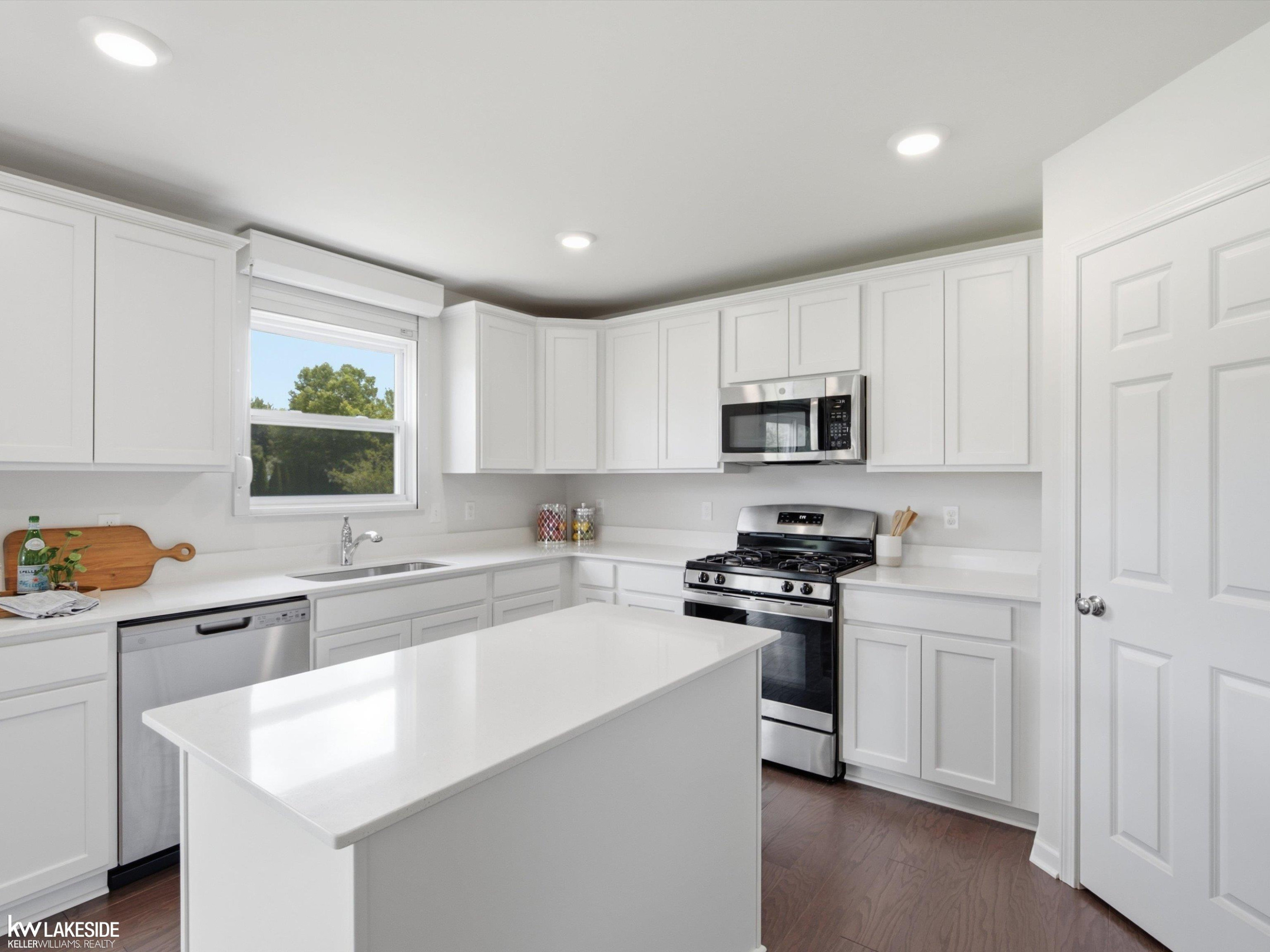 54470 Heron Circle, Chesterfield, MI 48047 — Photo 10