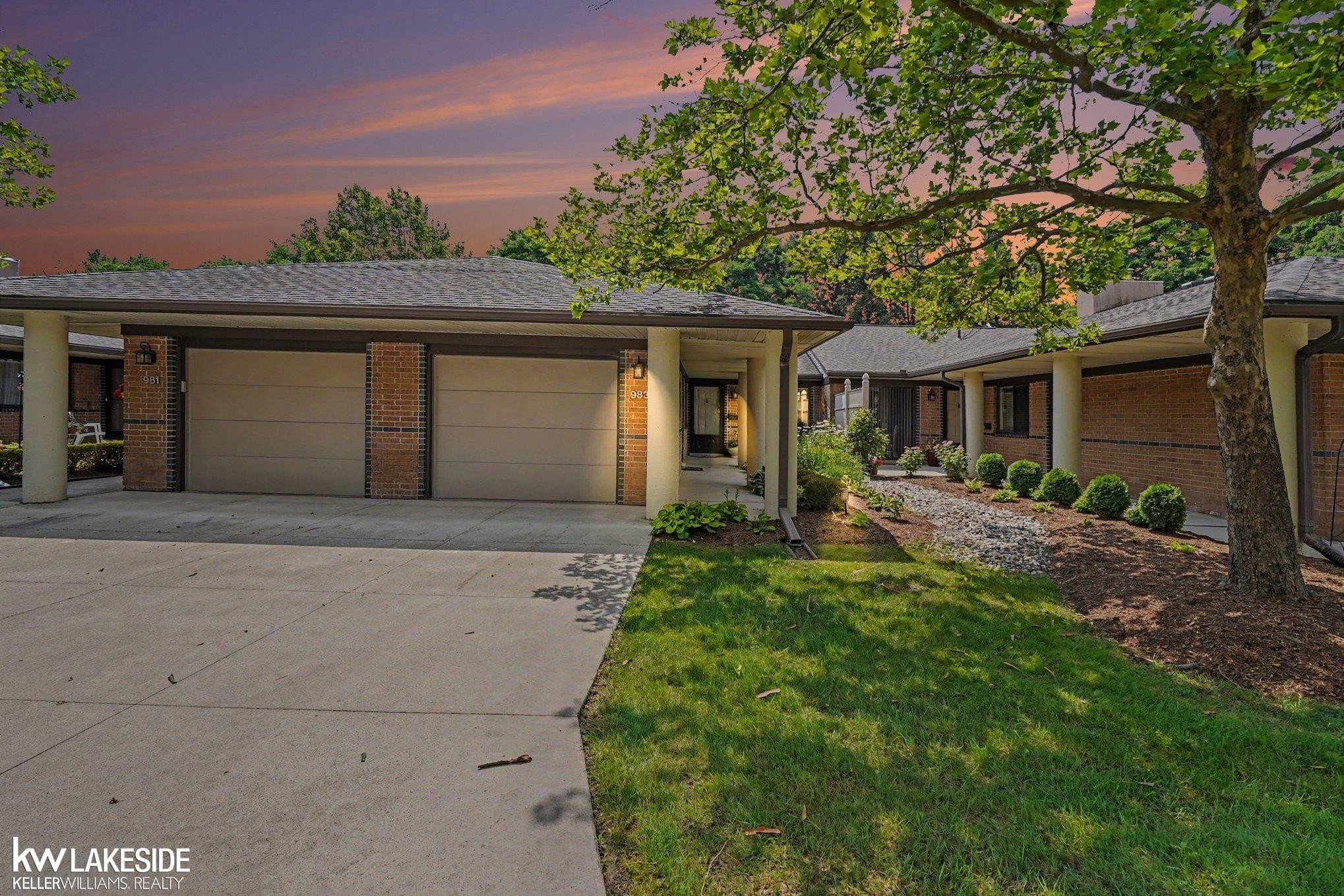 983 Wexford Way, Rochester Hills, MI 48307 — front exterior