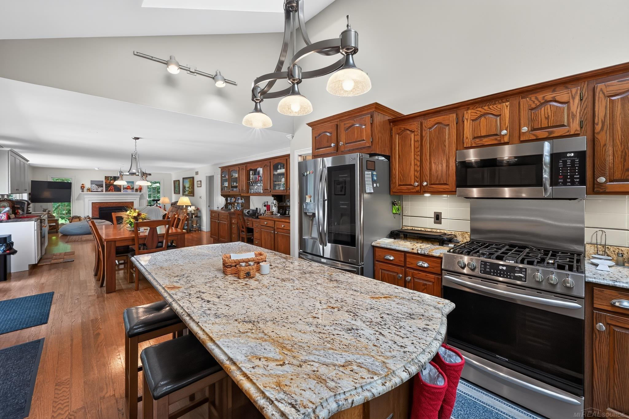 2204 Springwood Drive, Midland, MI 48640 — Photo 3