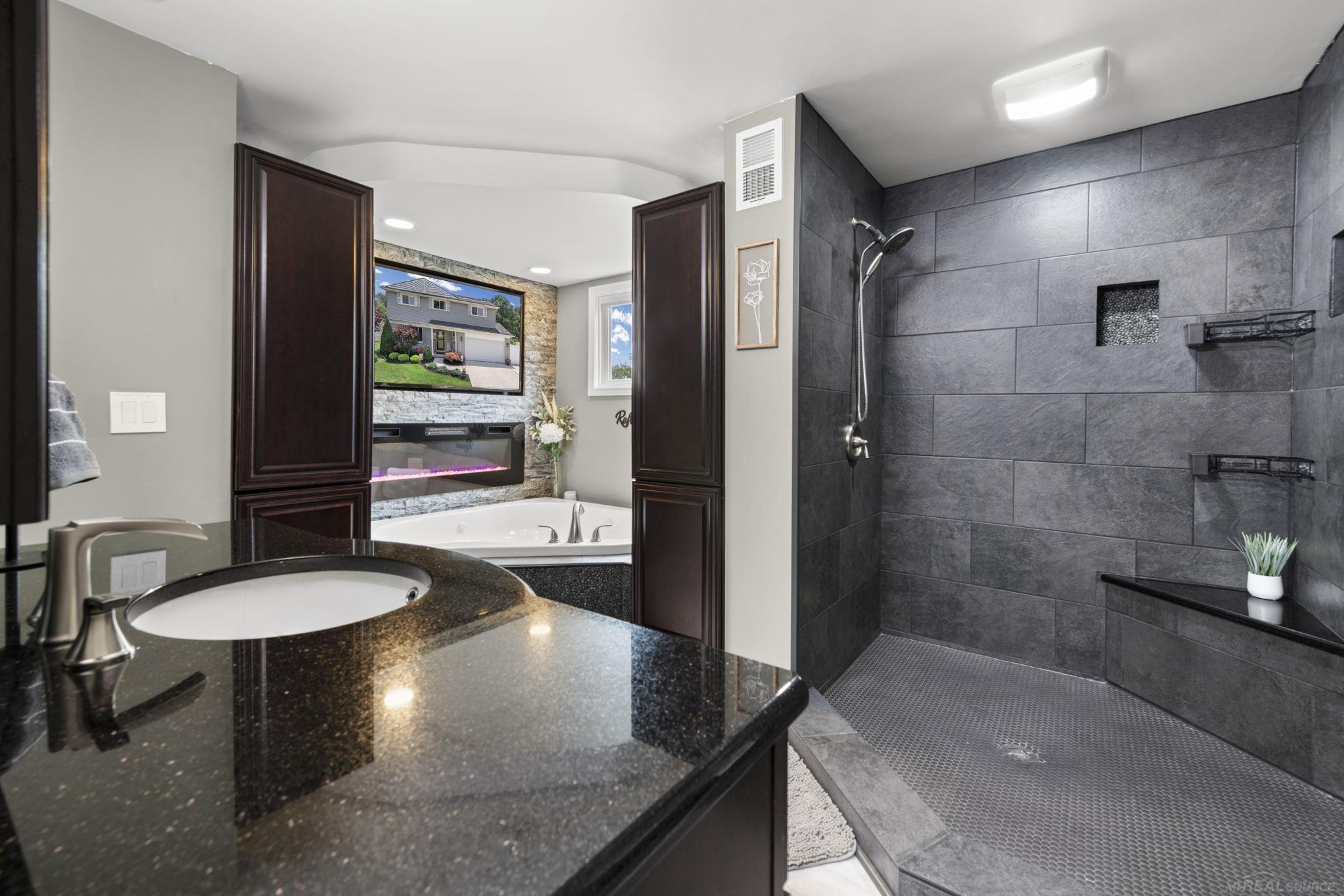 48064 Mallard Drive, MI 48047 — Photo 19
