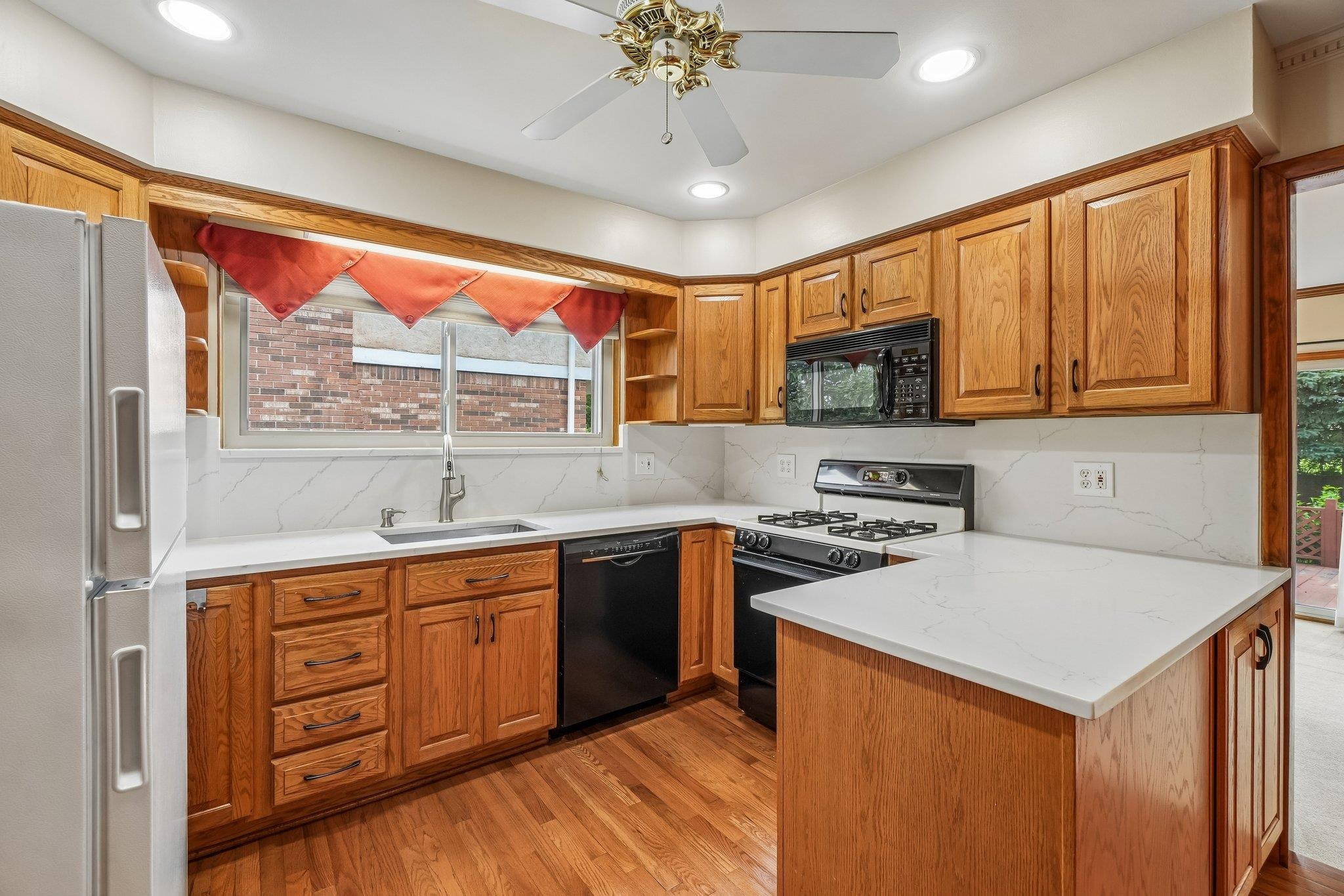 42140 Royal Lane, Clinton Twp, MI 48038 — Photo 10