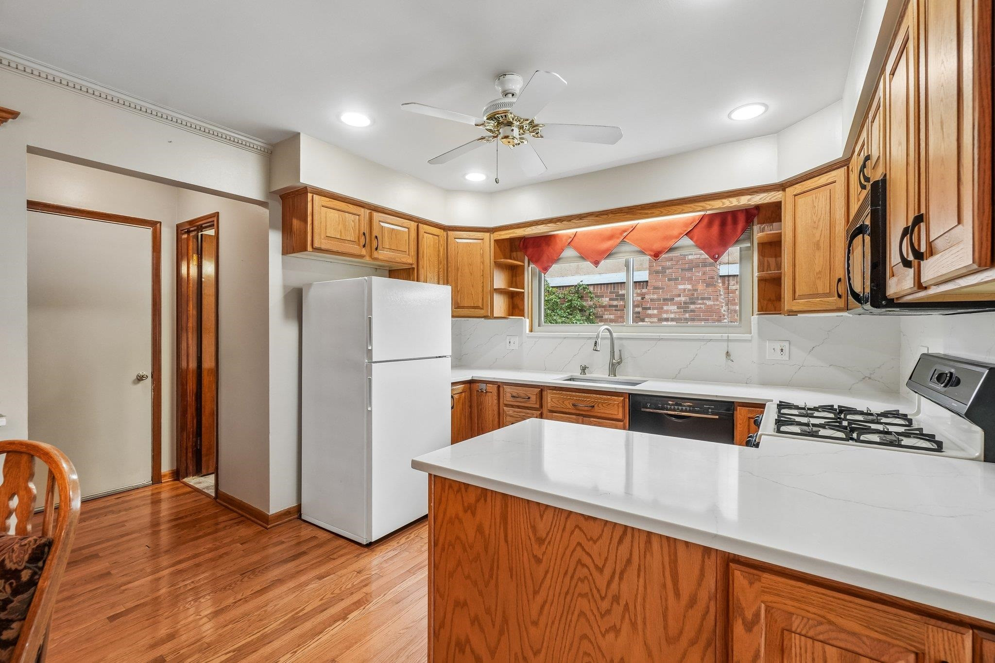 42140 Royal Lane, Clinton Twp, MI 48038 — Photo 11