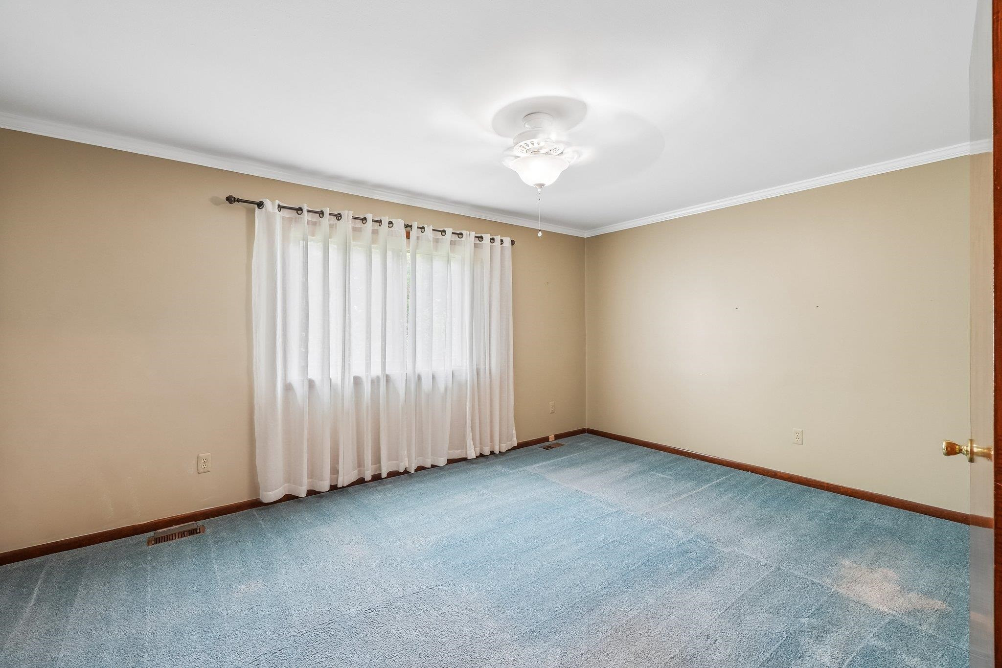 42140 Royal Lane, Clinton Twp, MI 48038 — Photo 13