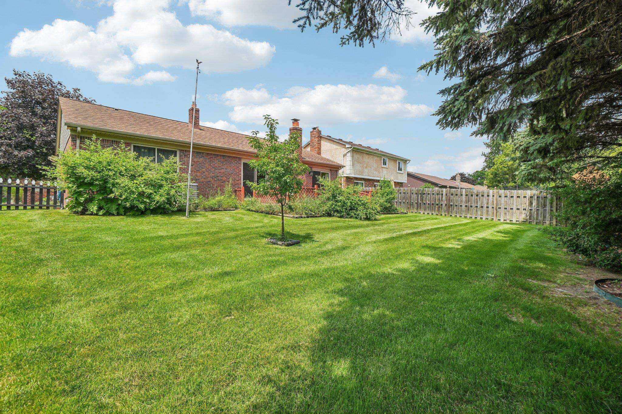 42140 Royal Lane, Clinton Twp, MI 48038 — Photo 32