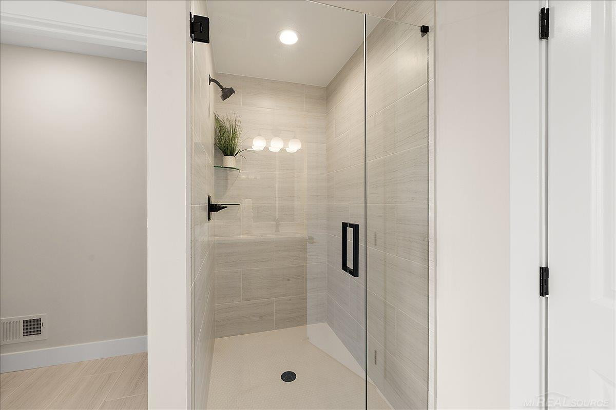 49309 Bayshore Drive, MI 48047 — Photo 35
