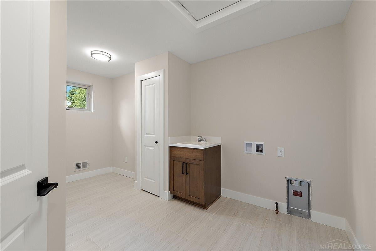 49309 Bayshore Drive, MI 48047 — Photo 52