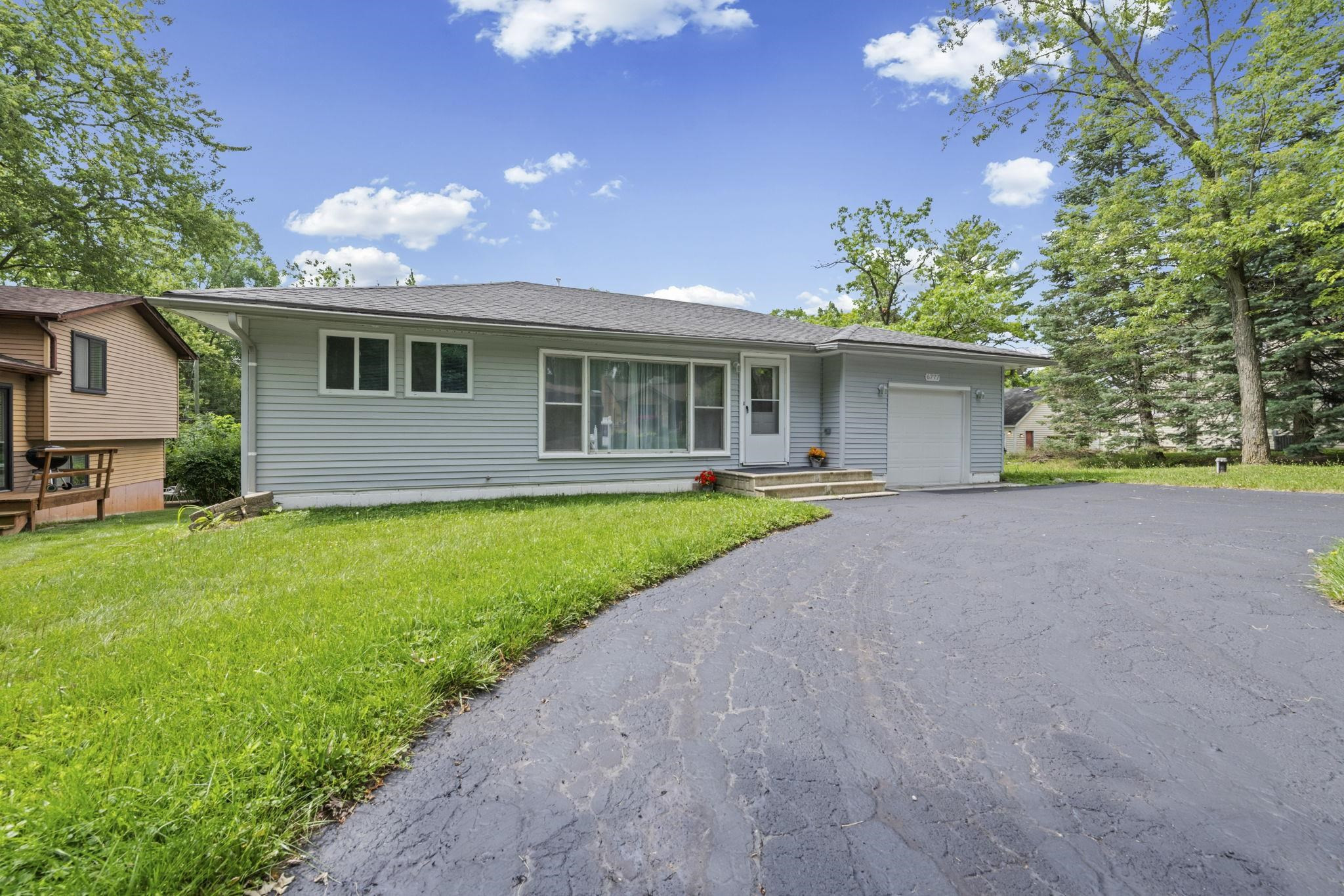 6777 Dandison Boulevard, West Bloomfield, MI 48324 — front exterior