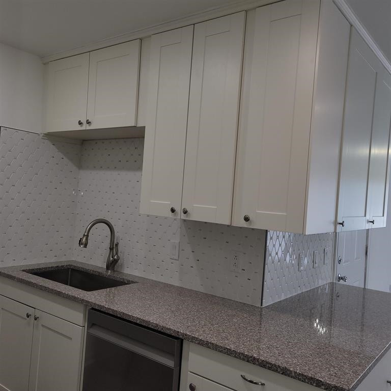 6777 Dandison Boulevard, West Bloomfield, MI 48324 — Photo 16