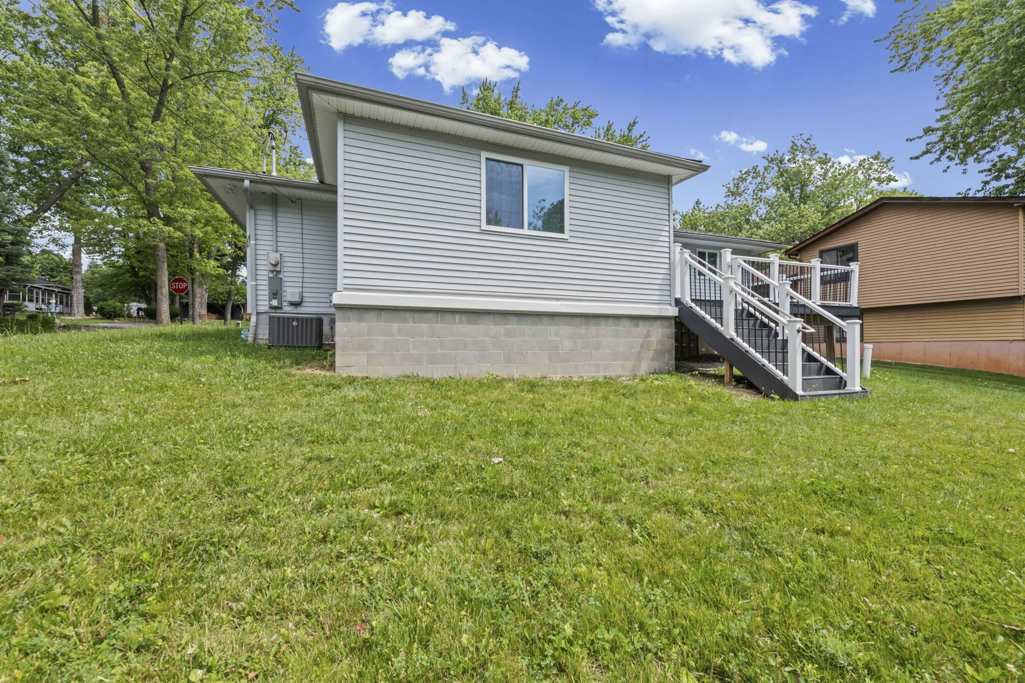 6777 Dandison Boulevard, West Bloomfield, MI 48324 — Photo 38
