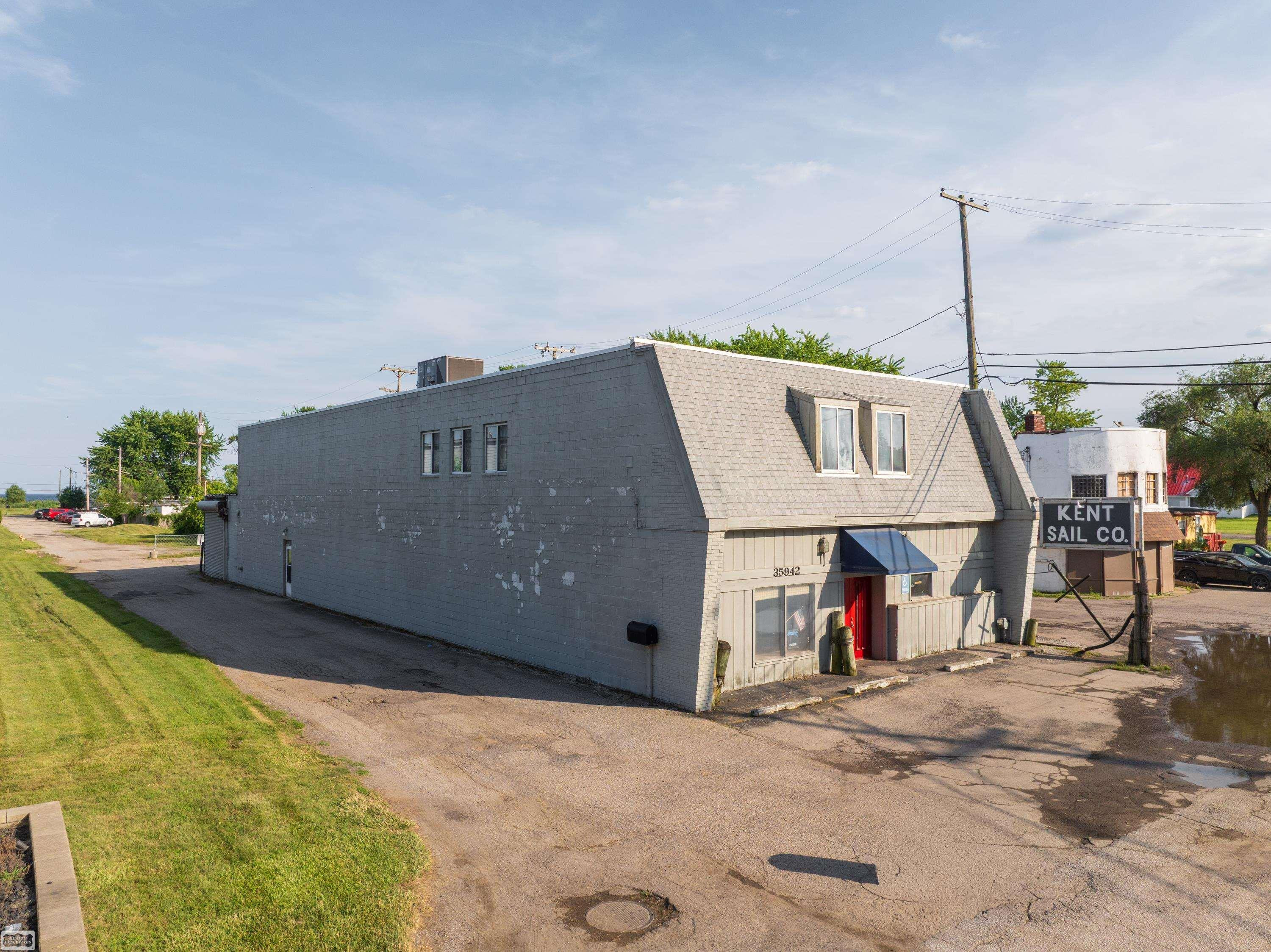 35942 Jefferson Avenue - Photo 2