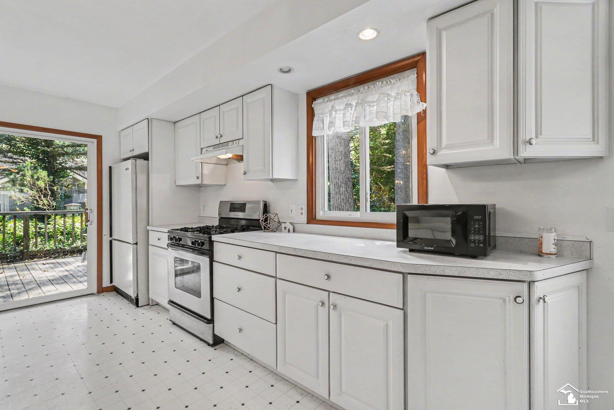 7441 Indian Road, Temperance, MI 48182 — Photo 10