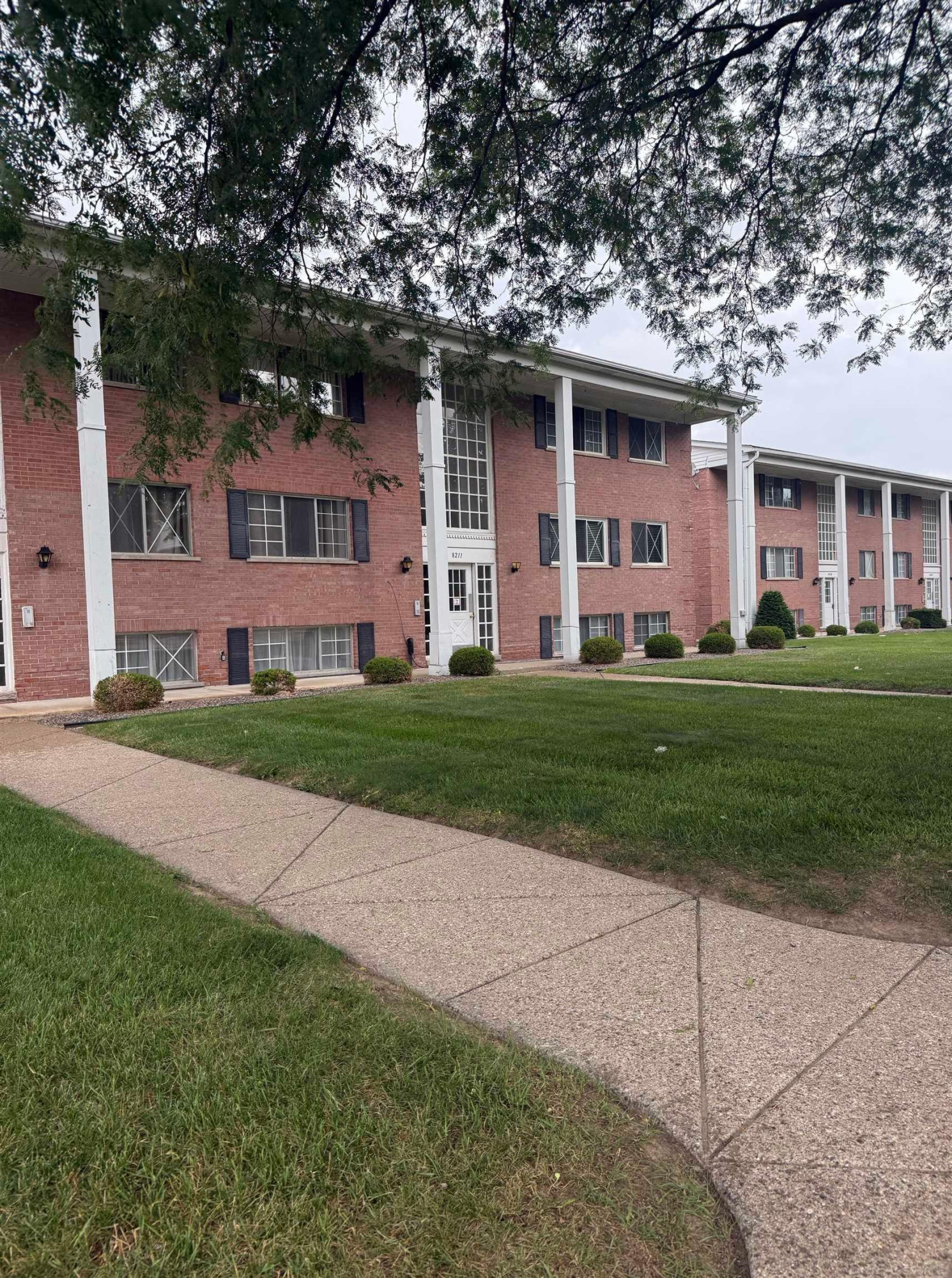 8211 Denwood #4 Drive, Sterling Heights, MI 48312 — Photo 2