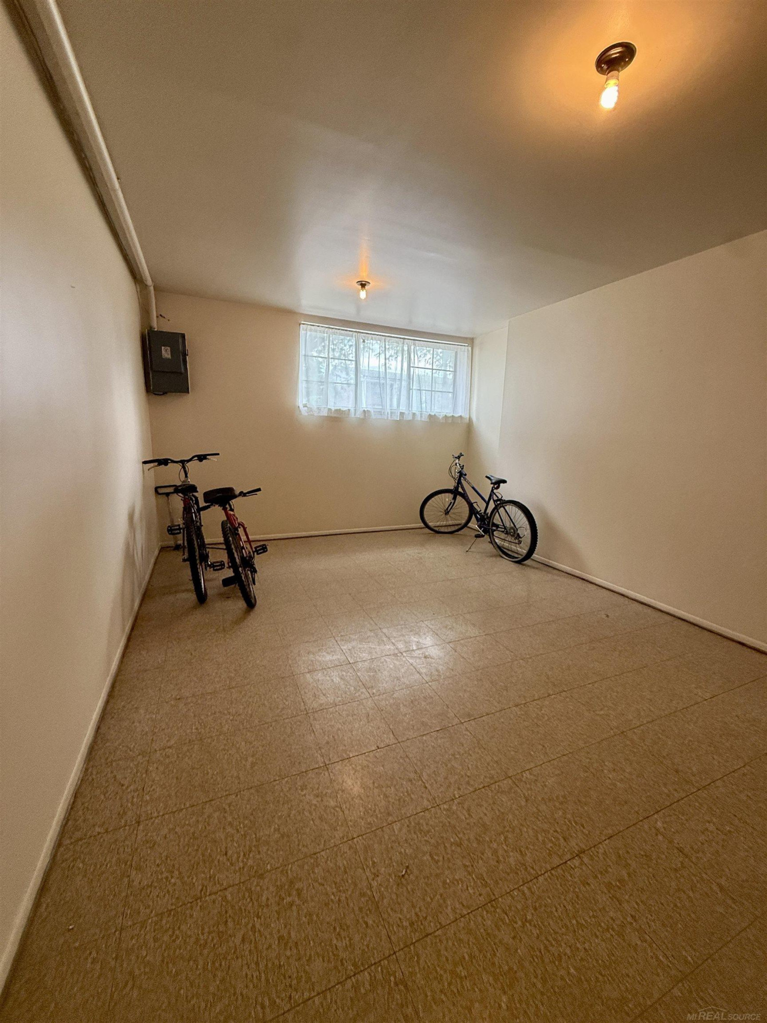 8211 Denwood #4 Drive, Sterling Heights, MI 48312 — Photo 13