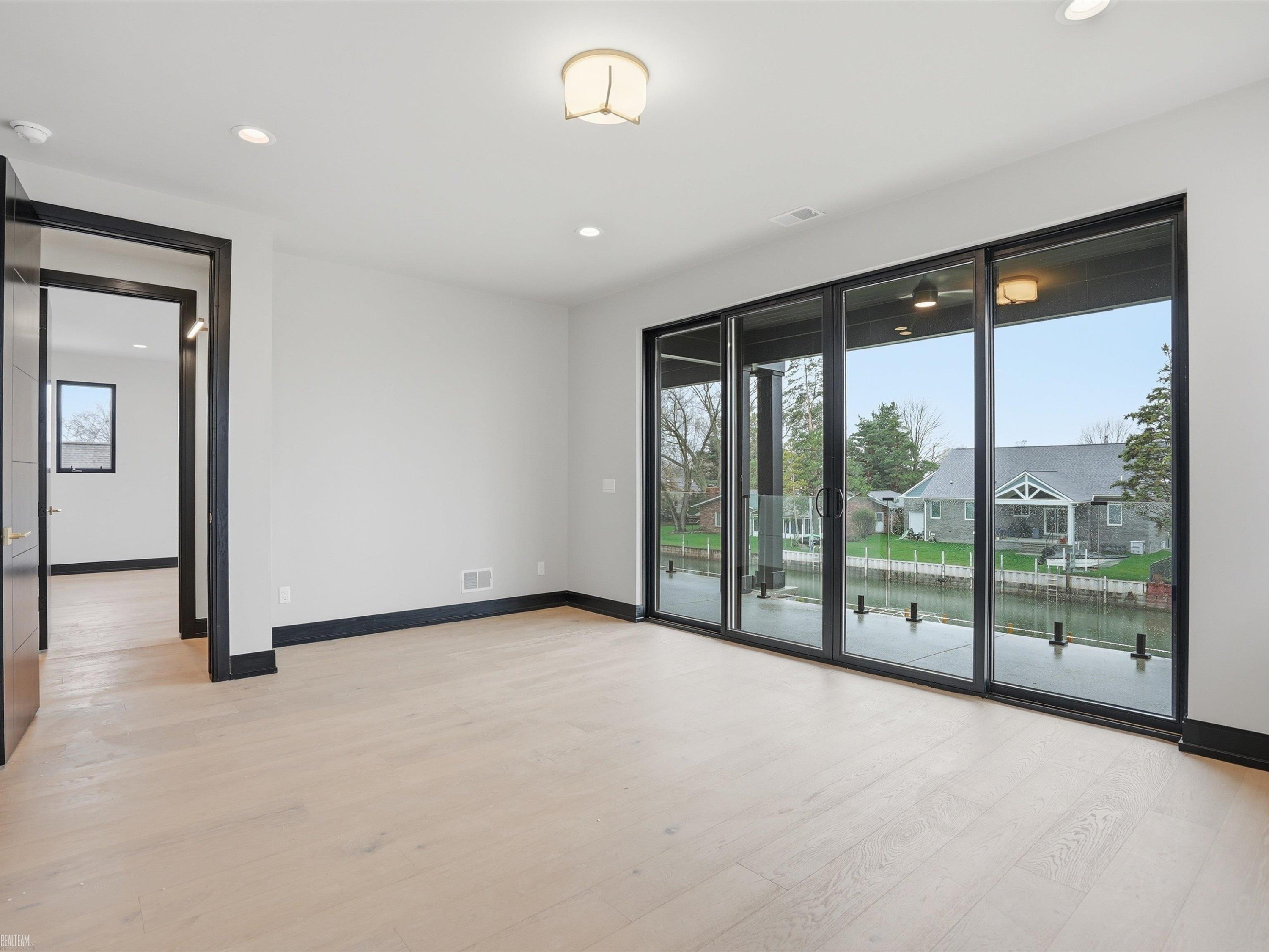 41215 Belvidere Street, MI — Photo 48