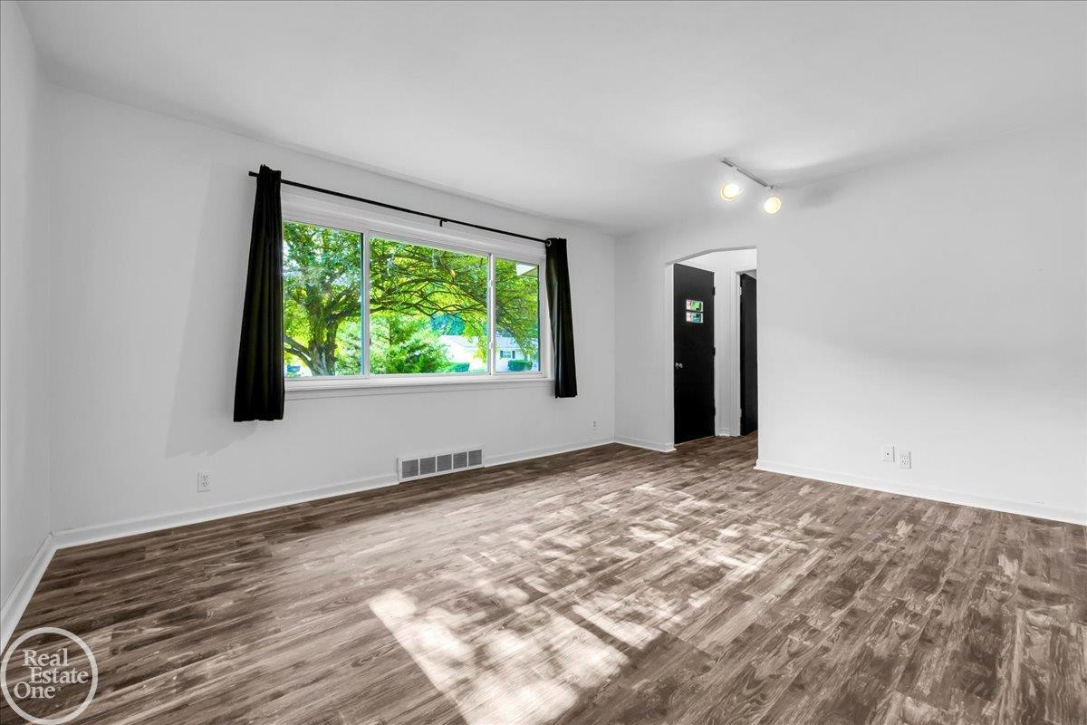 52161 Brentwood Drive, Shelby Twp, MI 48316 — Photo 3