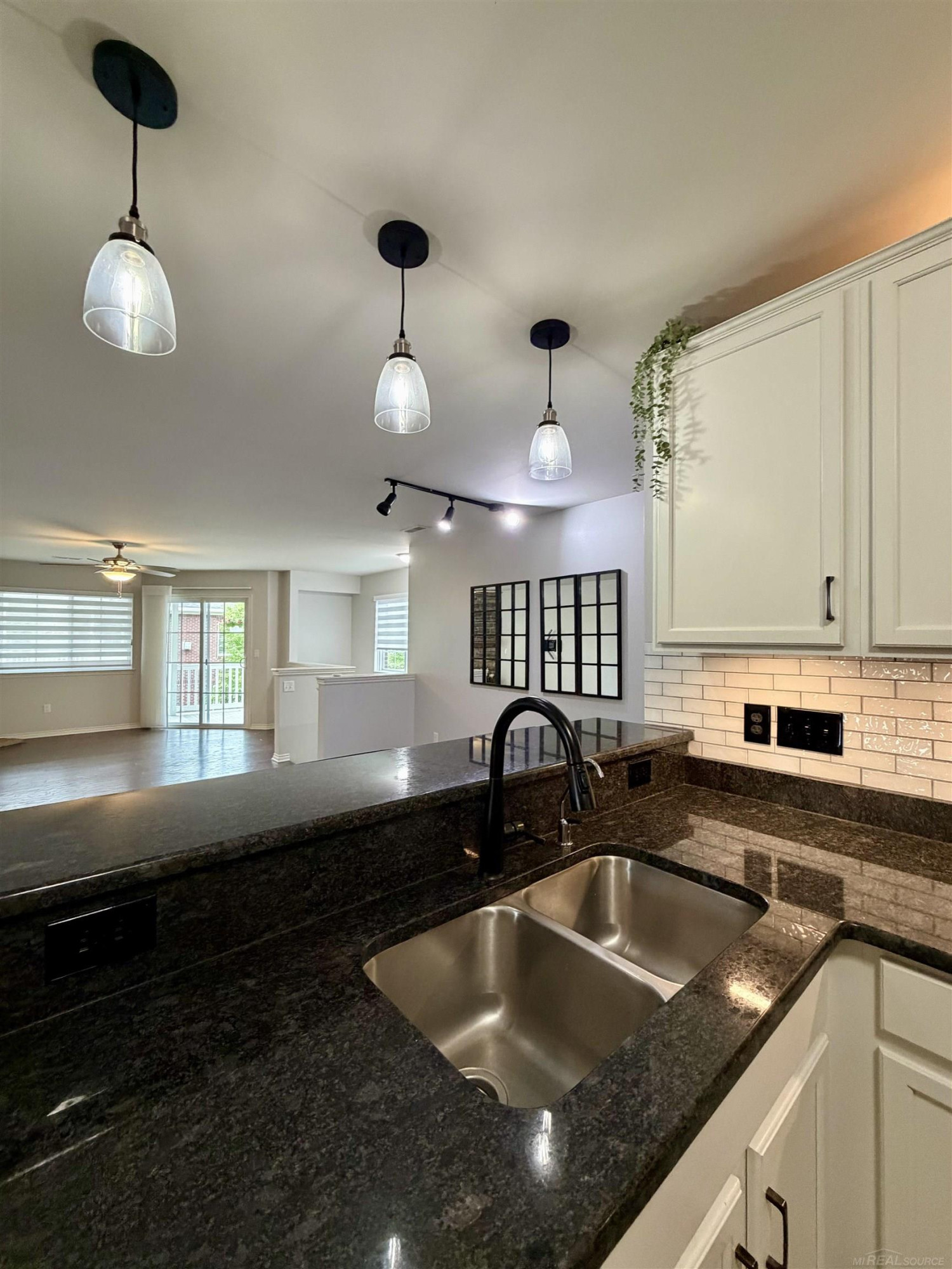 7013 Boulder Pointe Drive, Washington, MI — Photo 4