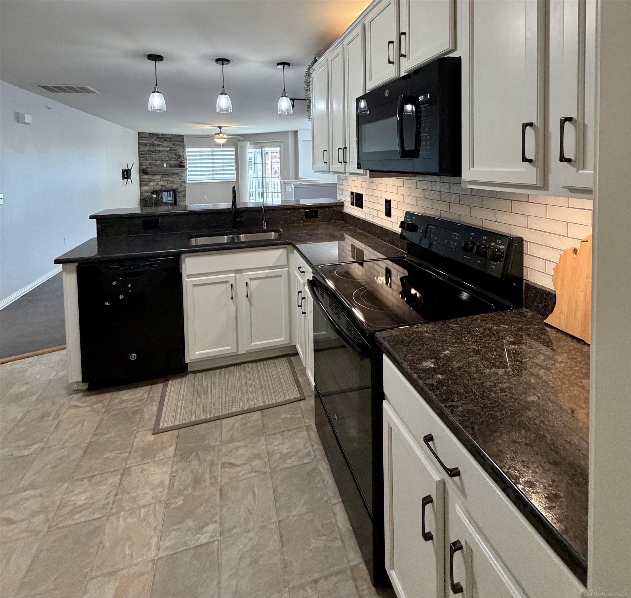 7013 Boulder Pointe Drive, Washington, MI — Photo 6