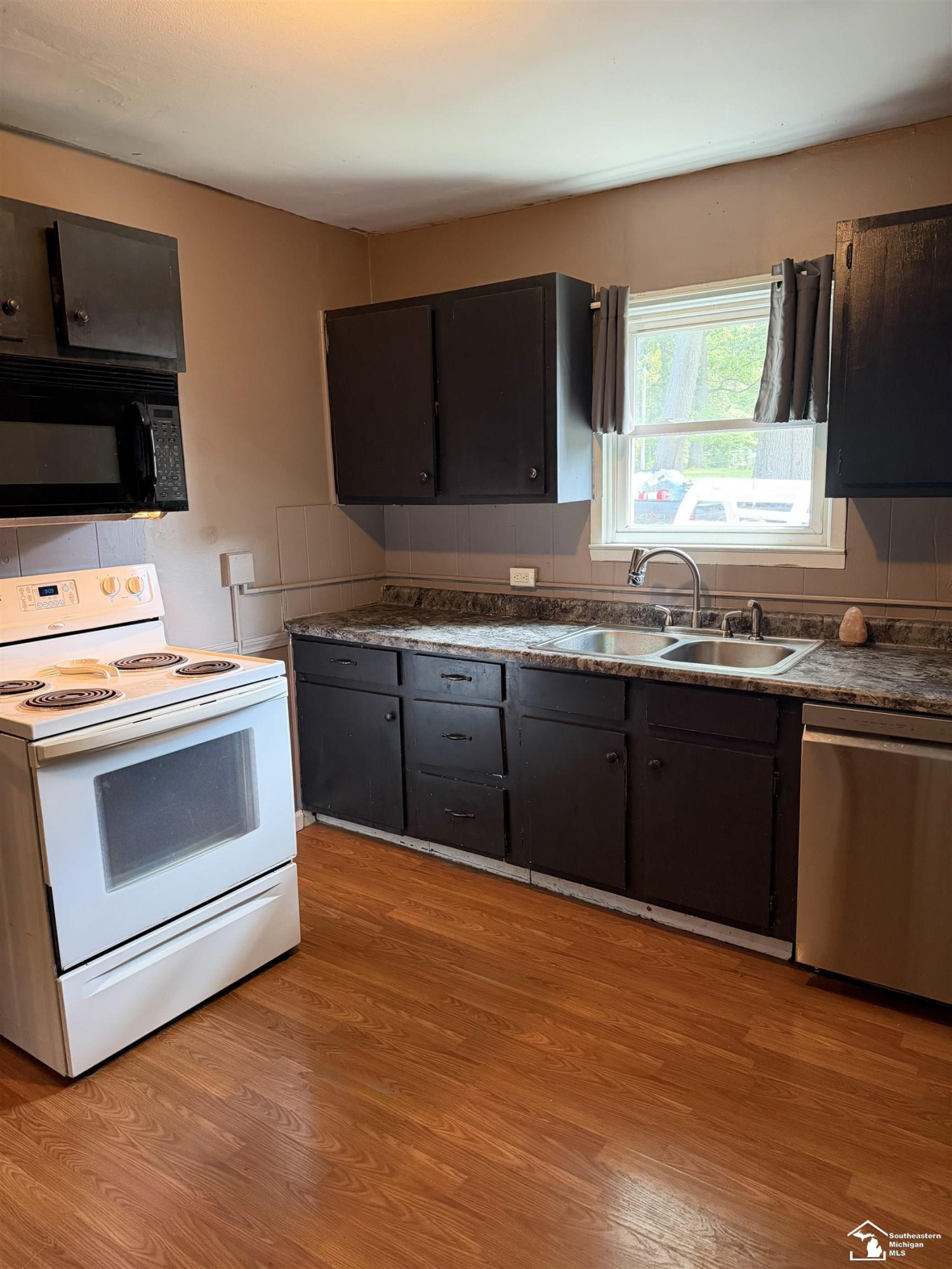 7053 Dunbar Avenue, Temperance, MI 48182 — Photo 4