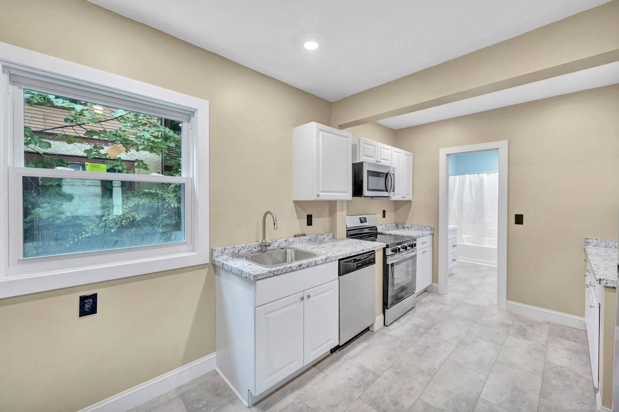 732 Chicago Avenue, Lansing, MI 48915 — Photo 9