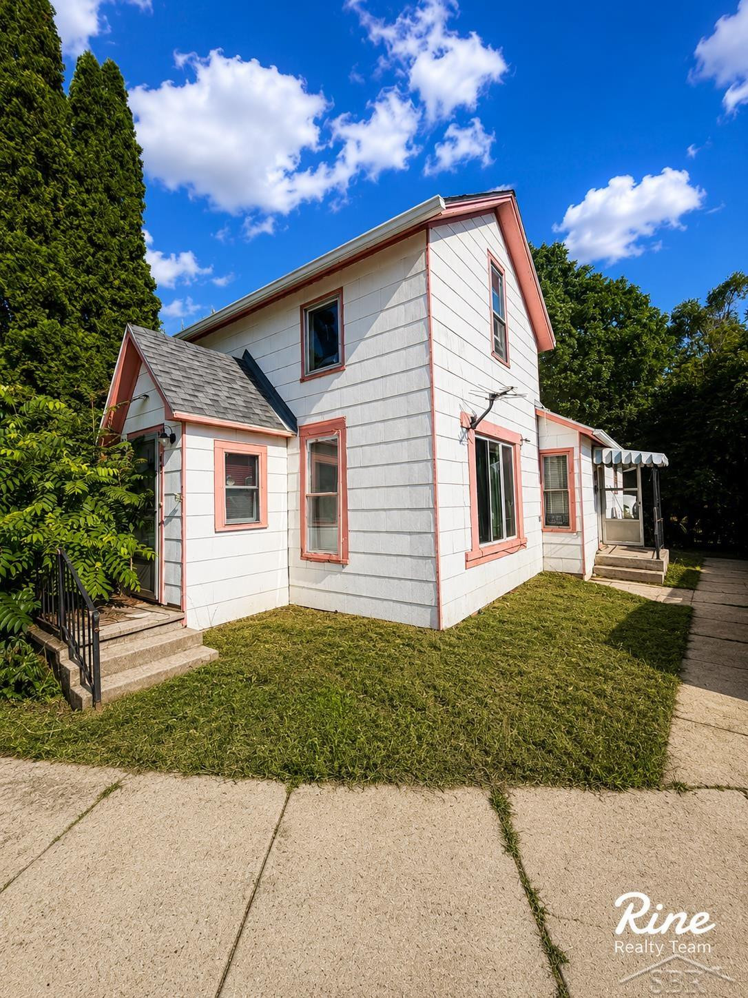 42 W Main Street, MI 48744 — front exterior