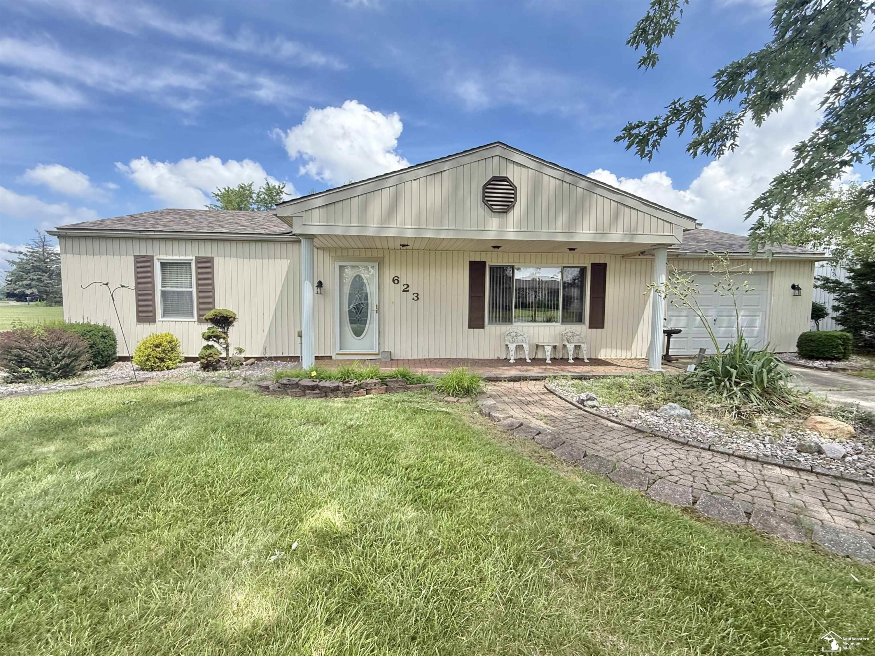 623 Leveque Circle, Carleton, MI 48117