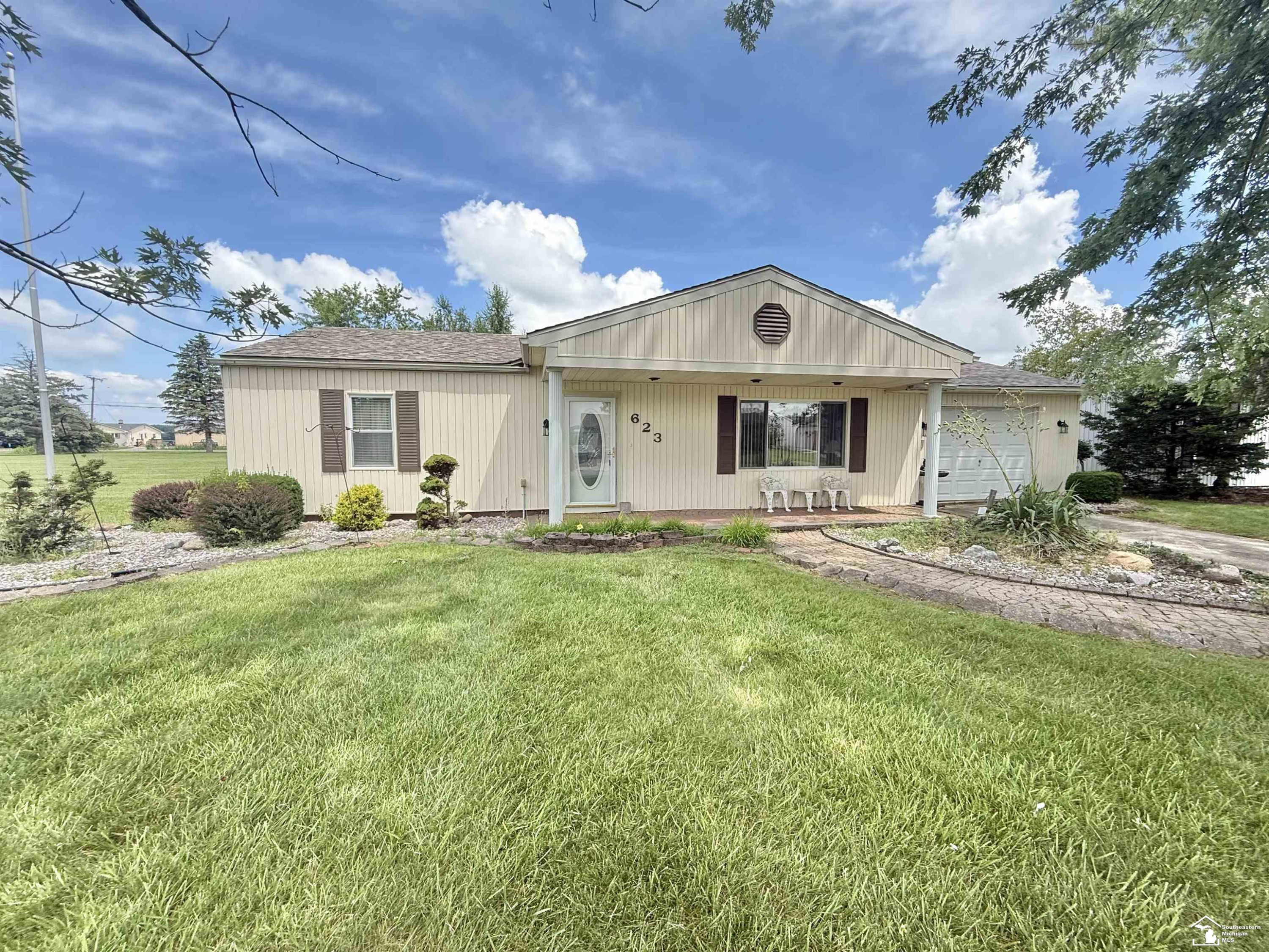 623 Leveque Circle, Carleton, MI 48117 — Photo 3