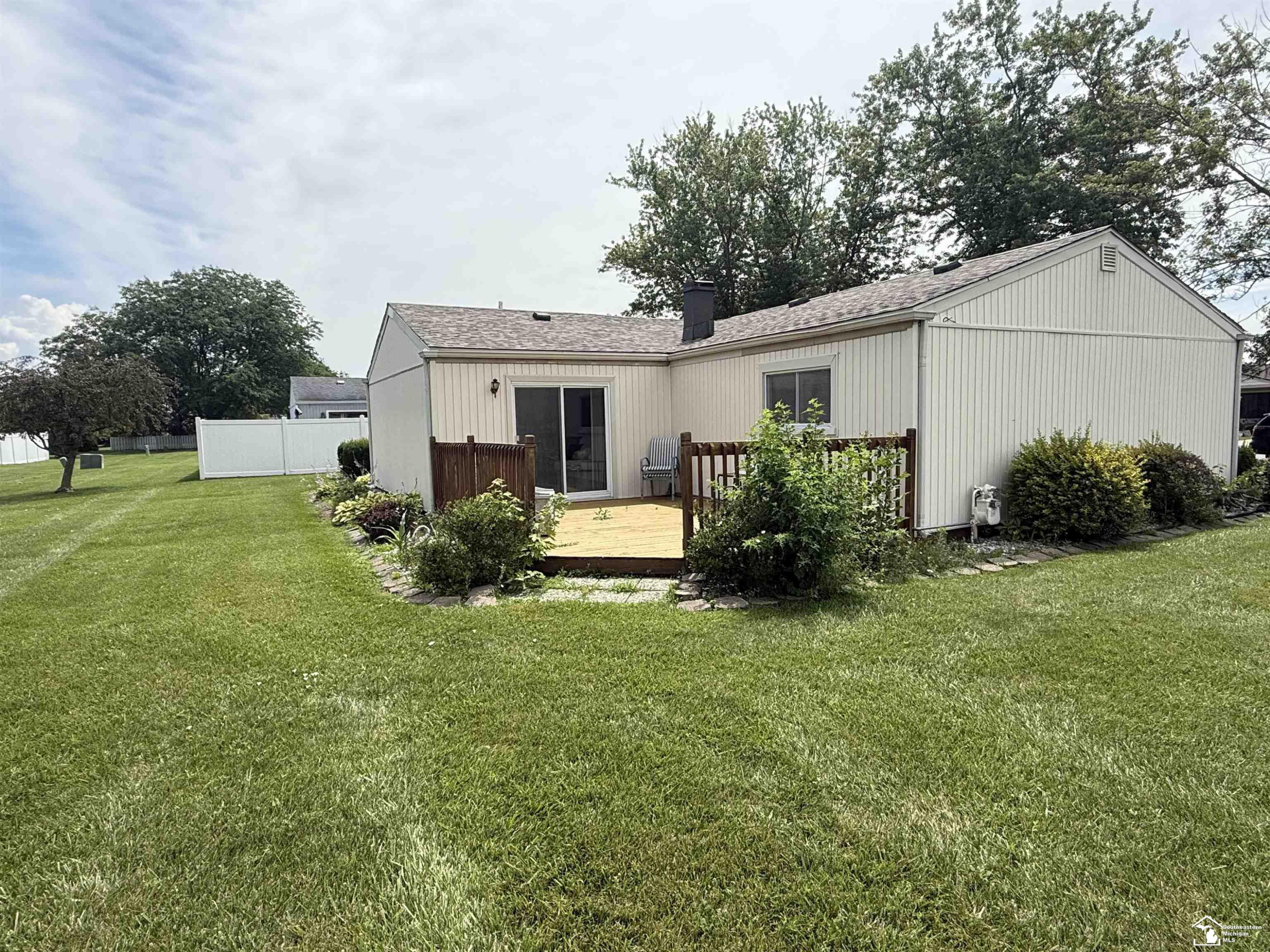 623 Leveque Circle, Carleton, MI 48117 — Photo 5