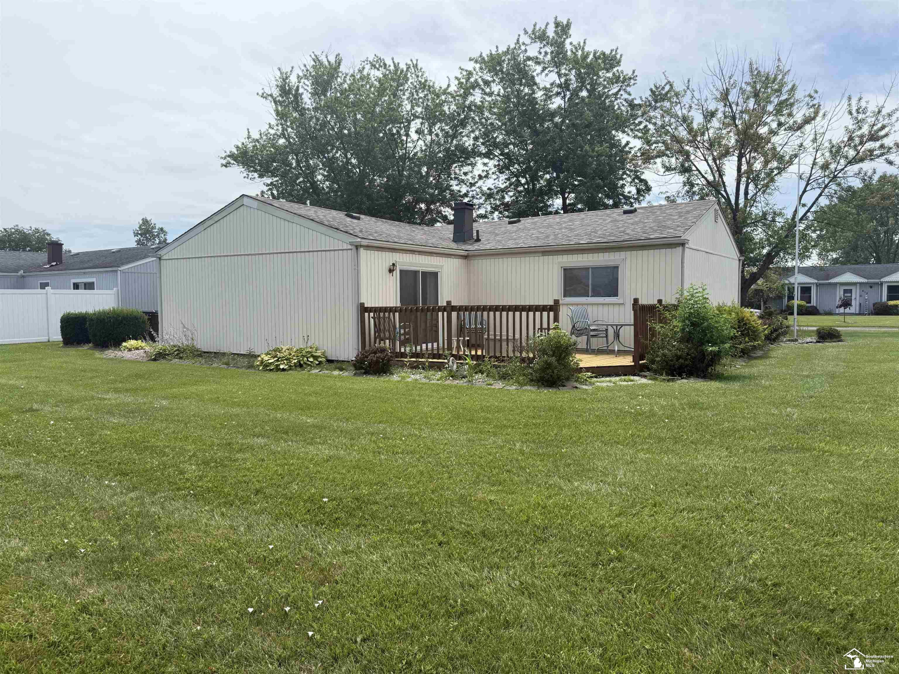 623 Leveque Circle, Carleton, MI 48117 — Photo 6