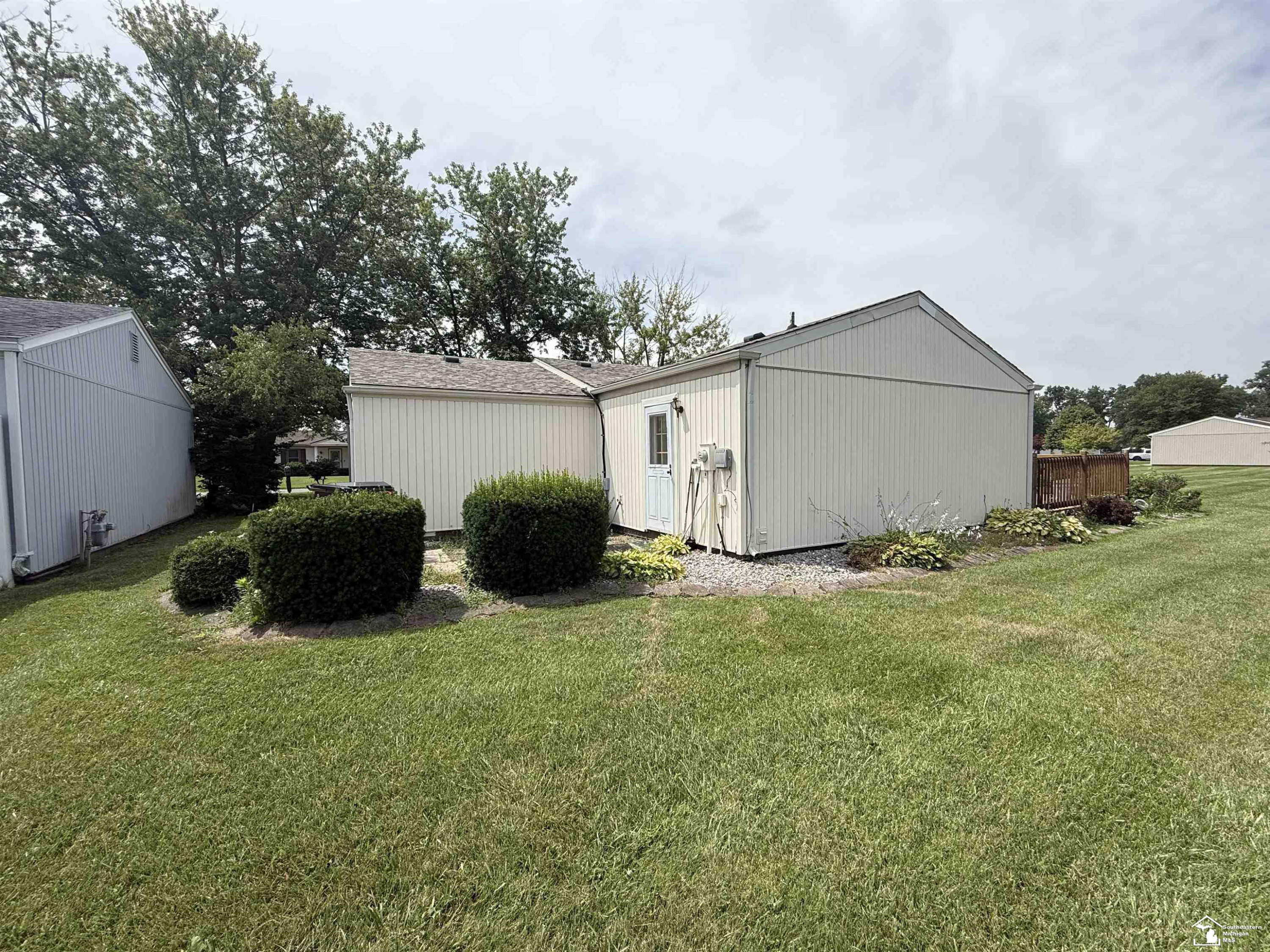 623 Leveque Circle, Carleton, MI 48117 — Photo 7