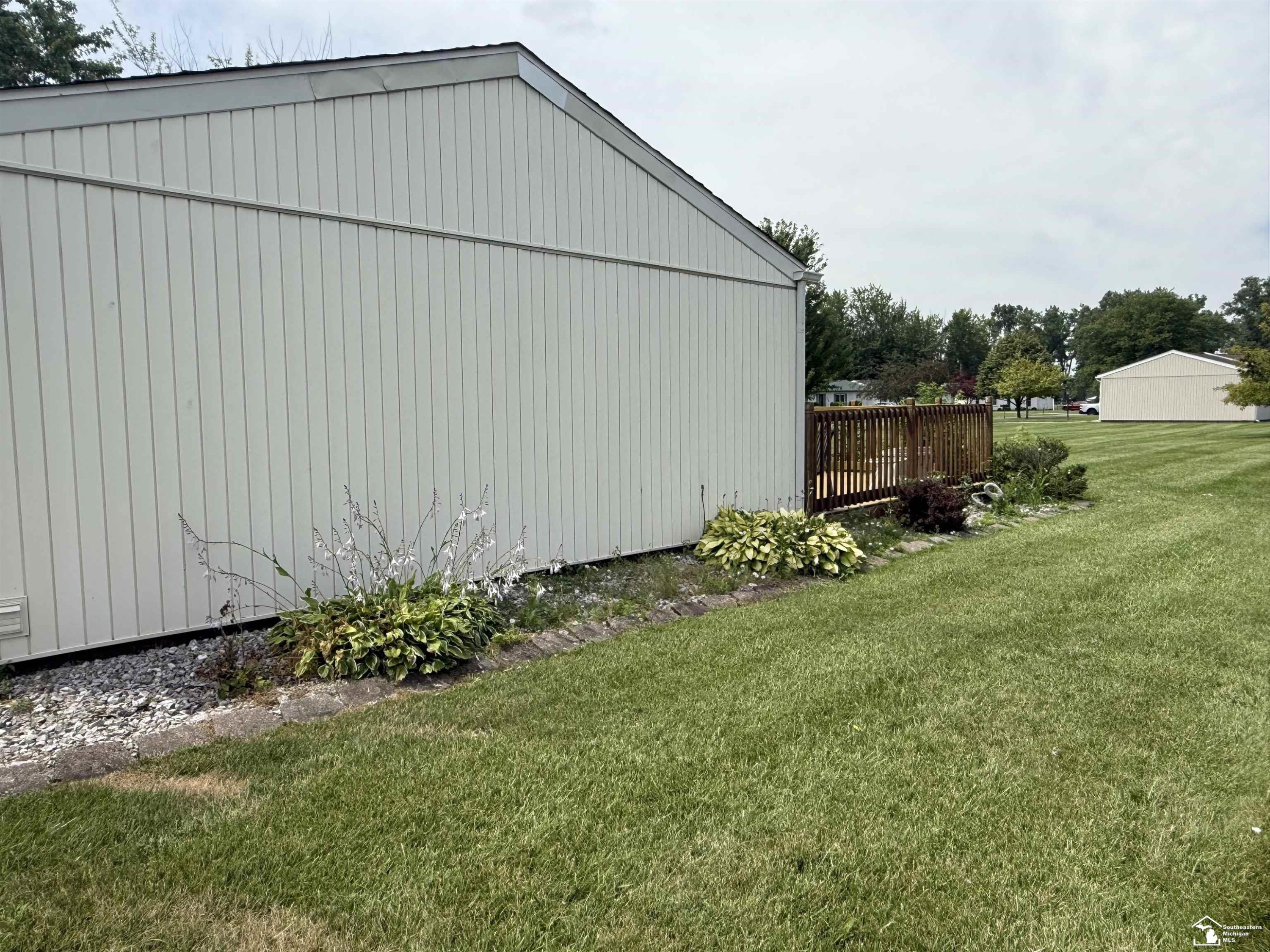 623 Leveque Circle, Carleton, MI 48117 — Photo 8