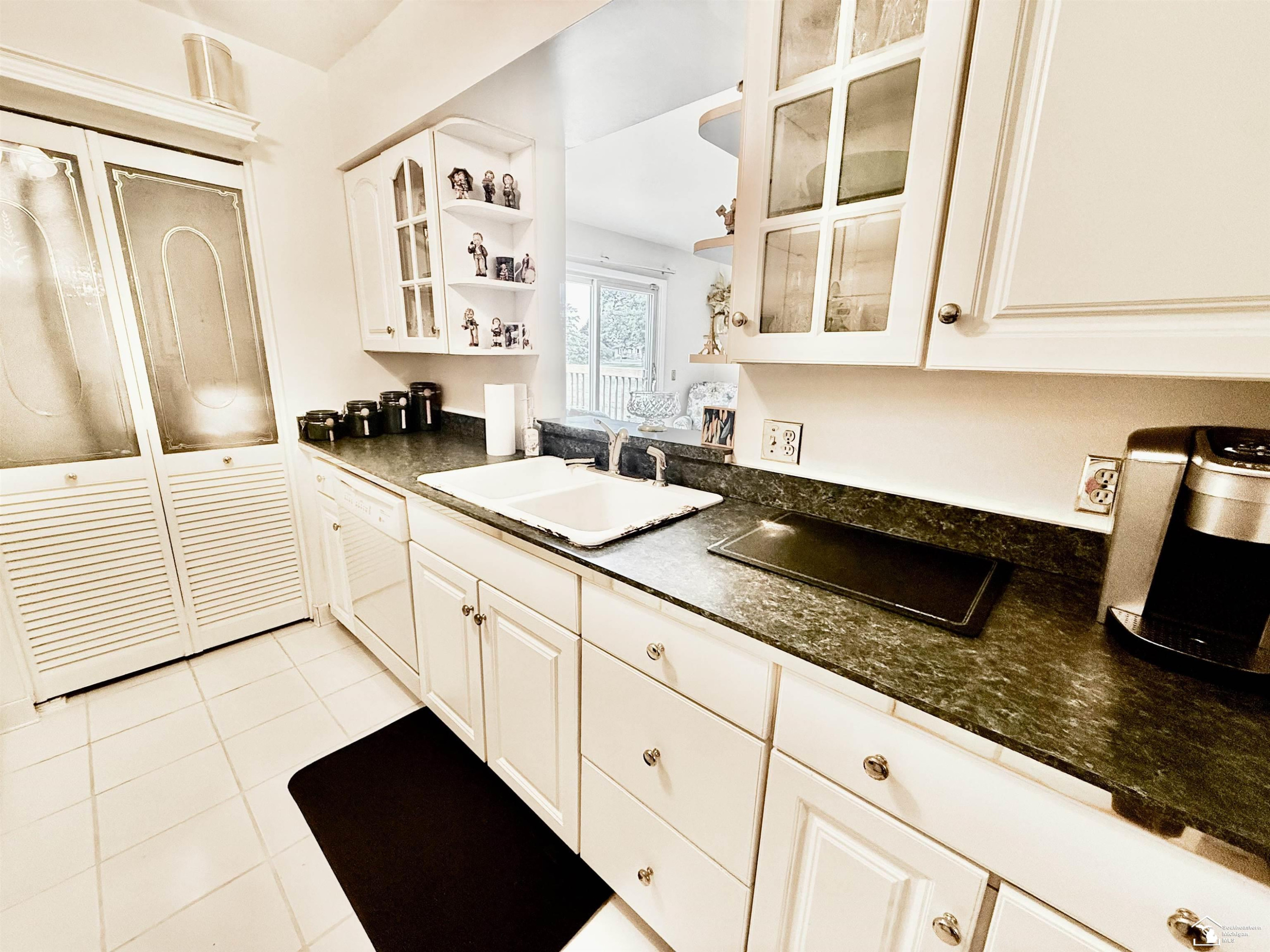 623 Leveque Circle, Carleton, MI 48117 — Photo 14