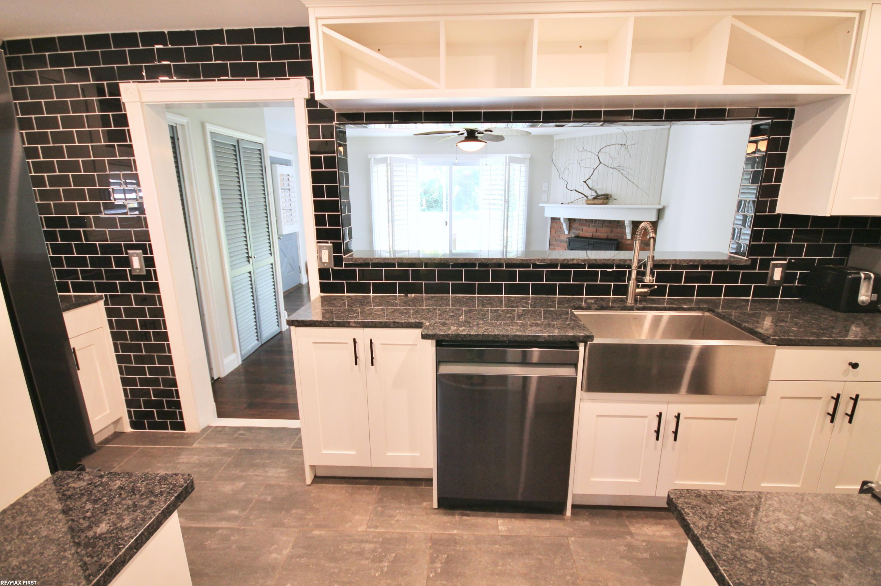 48 W Burdick Street, Oxford, MI 48371 — Photo 4