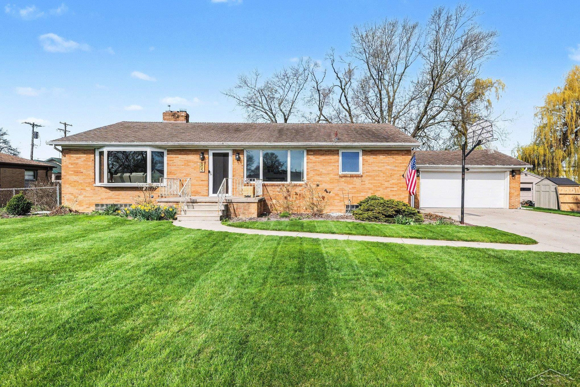 605 Webb Drive, Bay City, MI 48706 — front exterior