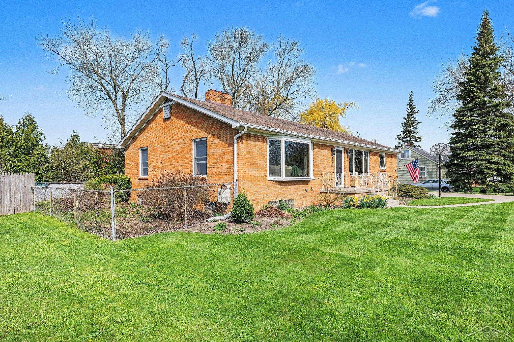 605 Webb Drive, Bay City, MI 48706 — Photo 2