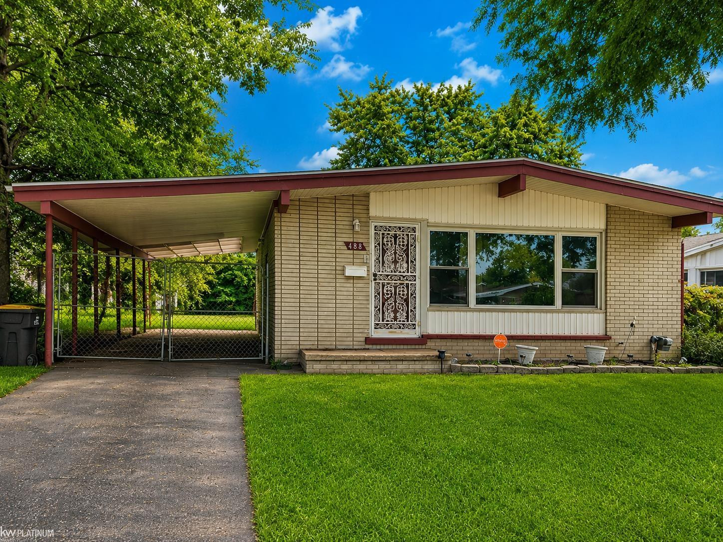 488 Bay Street, Pontiac, MI 48342 — front exterior