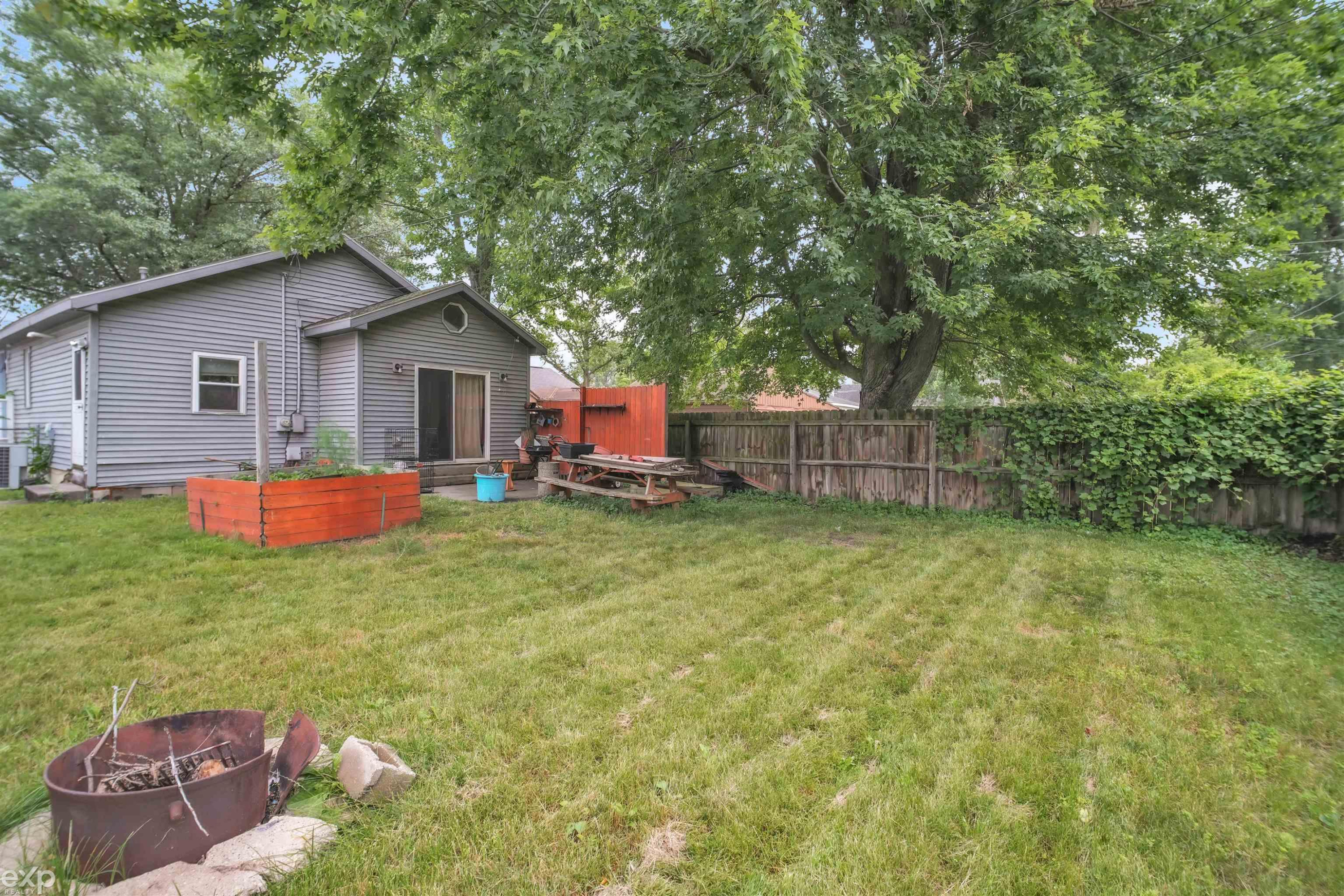 702 Bay Road, Bay City, MI 48706 — Photo 3