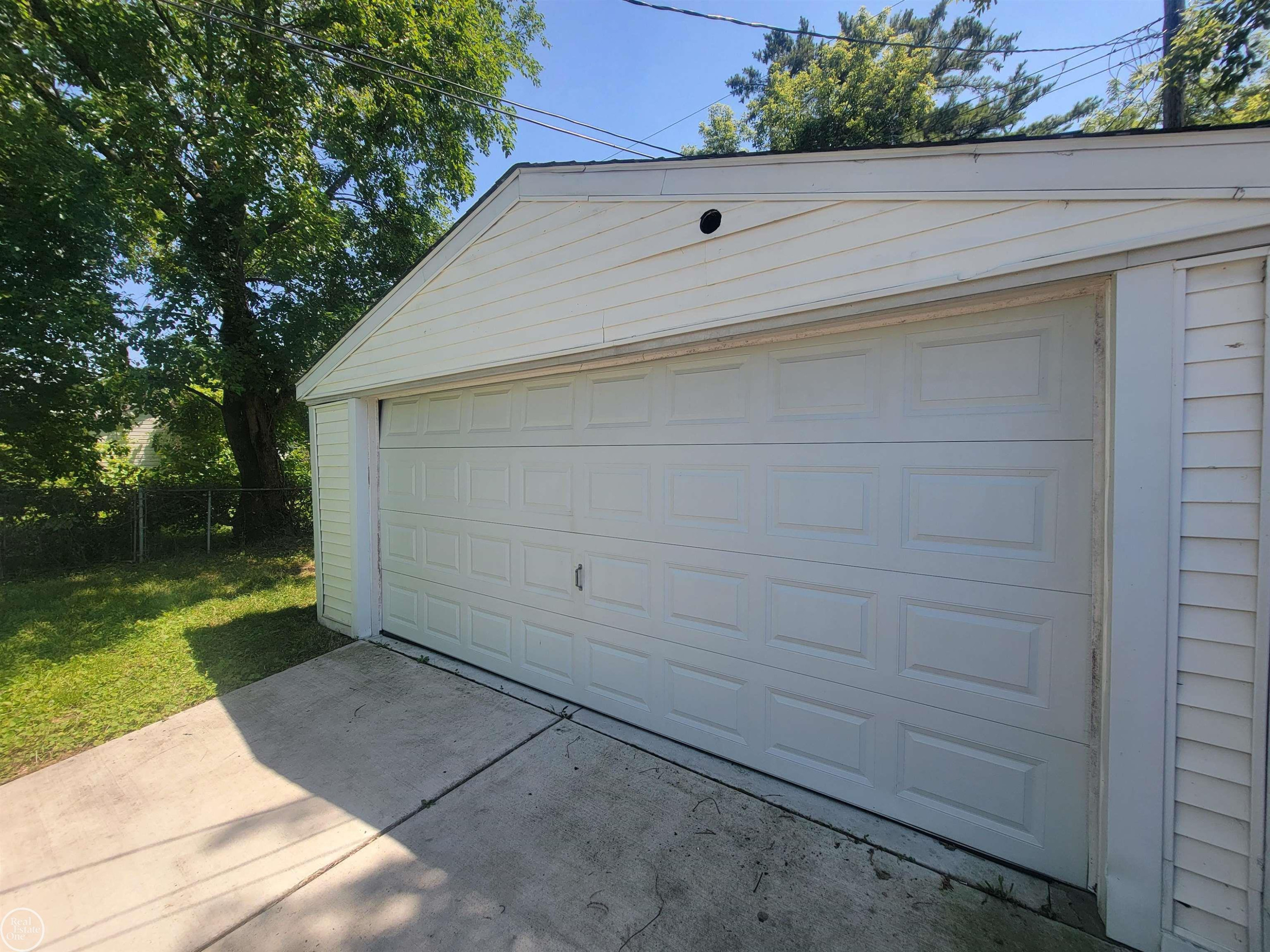 6784 Studebaker Avenue, Warren, MI 48091 — Photo 4