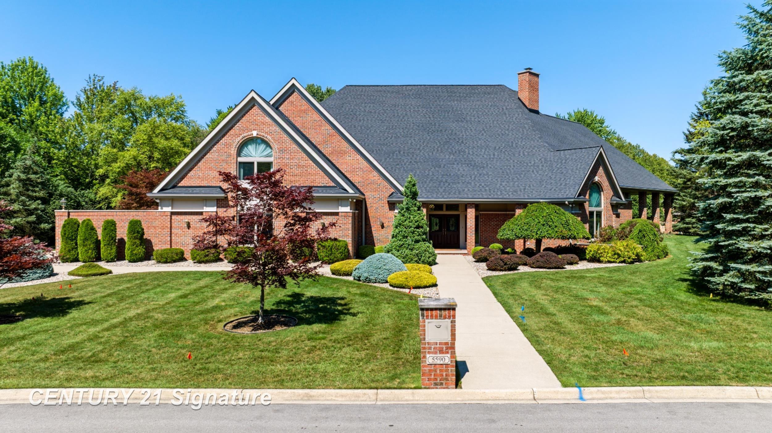 5590 Pine Gate Drive, Saginaw, MI 48603 — front exterior