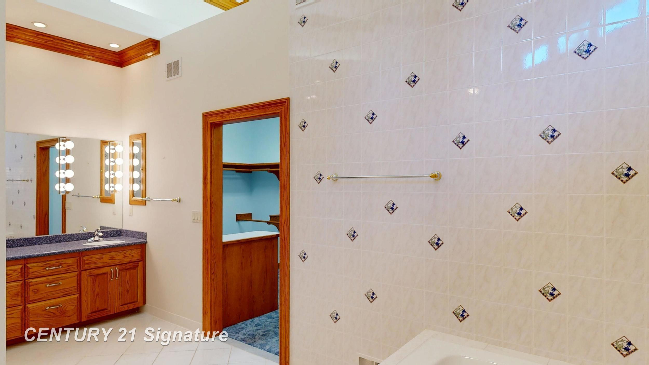5590 Pine Gate Drive, Saginaw, MI 48603 — Photo 47