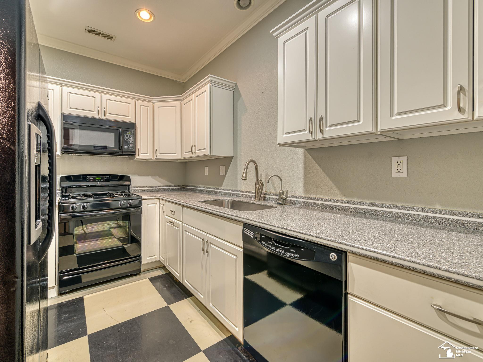 250 E Temperance Road, Temperance, MI 48182 — Photo 86