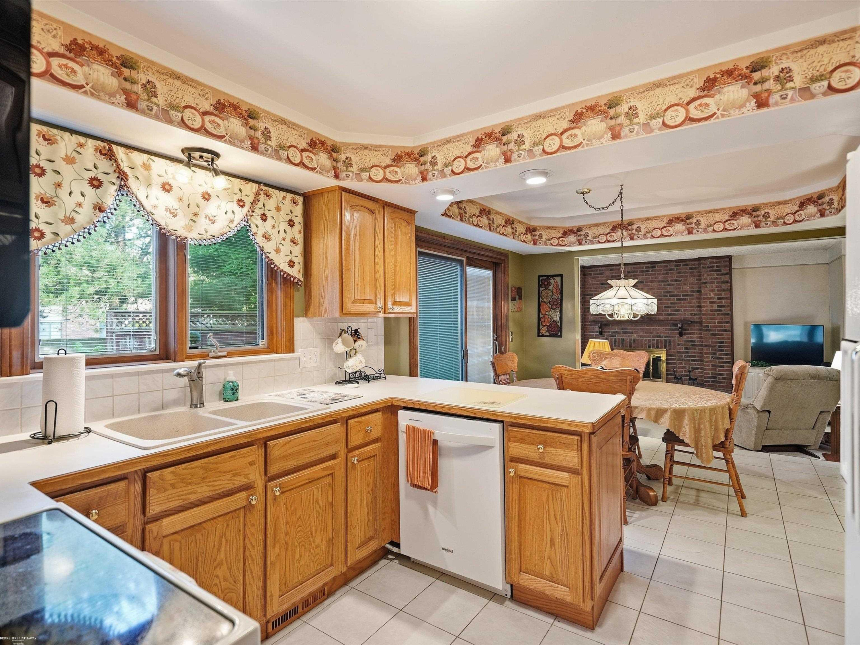 43456 Hillcrest Drive, Sterling Heights, MI 48313 — Photo 3