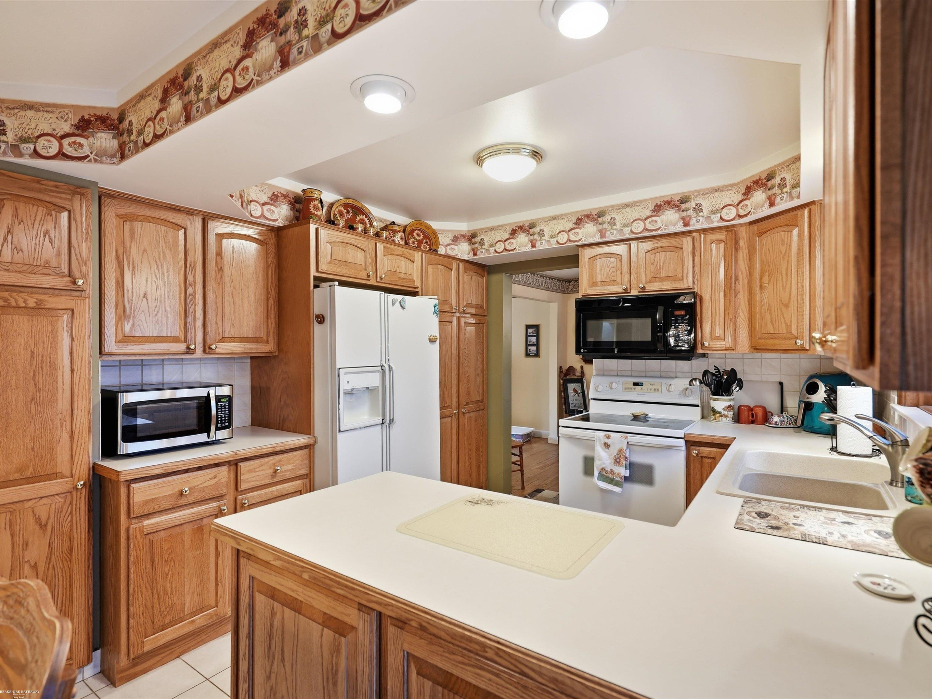 43456 Hillcrest Drive, Sterling Heights, MI 48313 — Photo 4