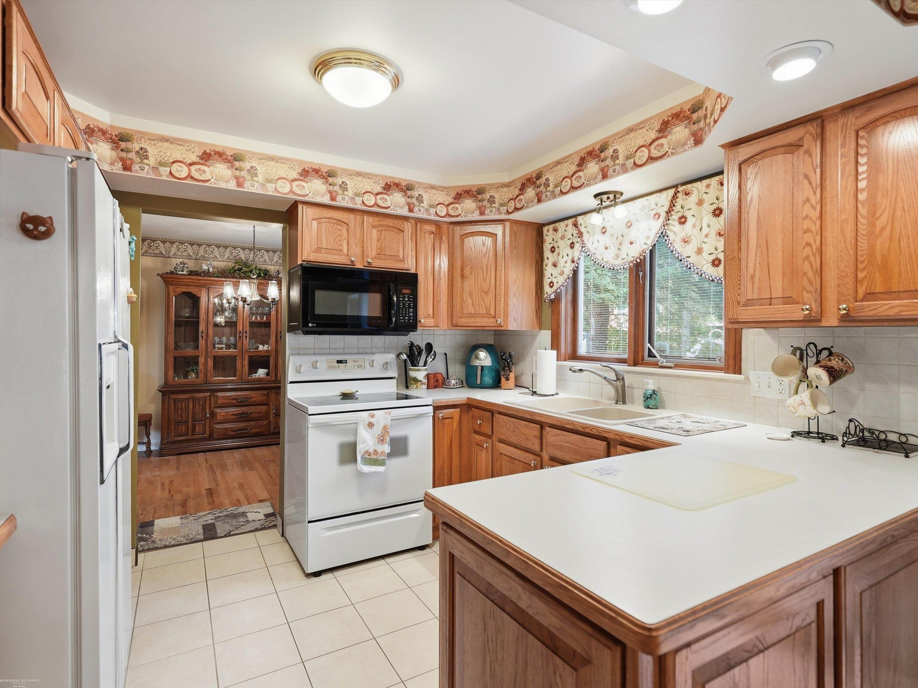 43456 Hillcrest Drive, Sterling Heights, MI 48313 — Photo 5